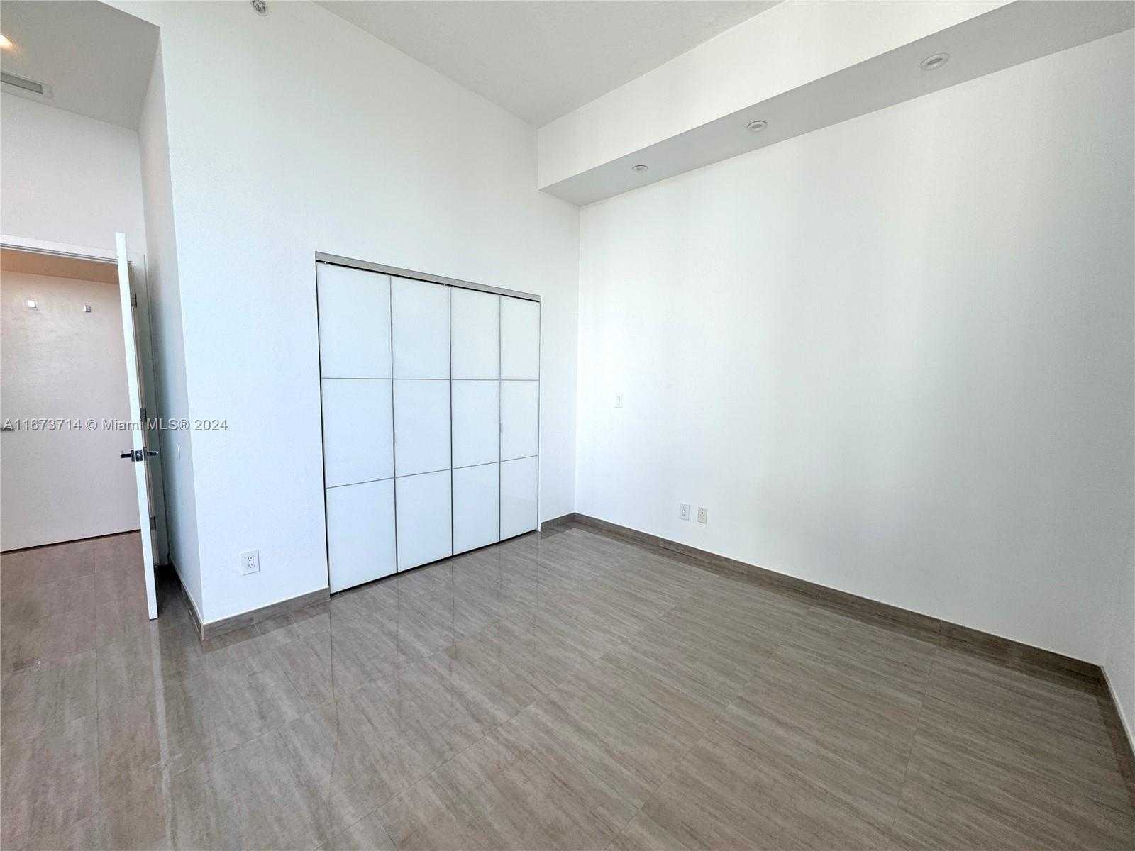 Small Image of 325 SOUTH BISCAYNE BLVD #LPH 19, Miami Number 29