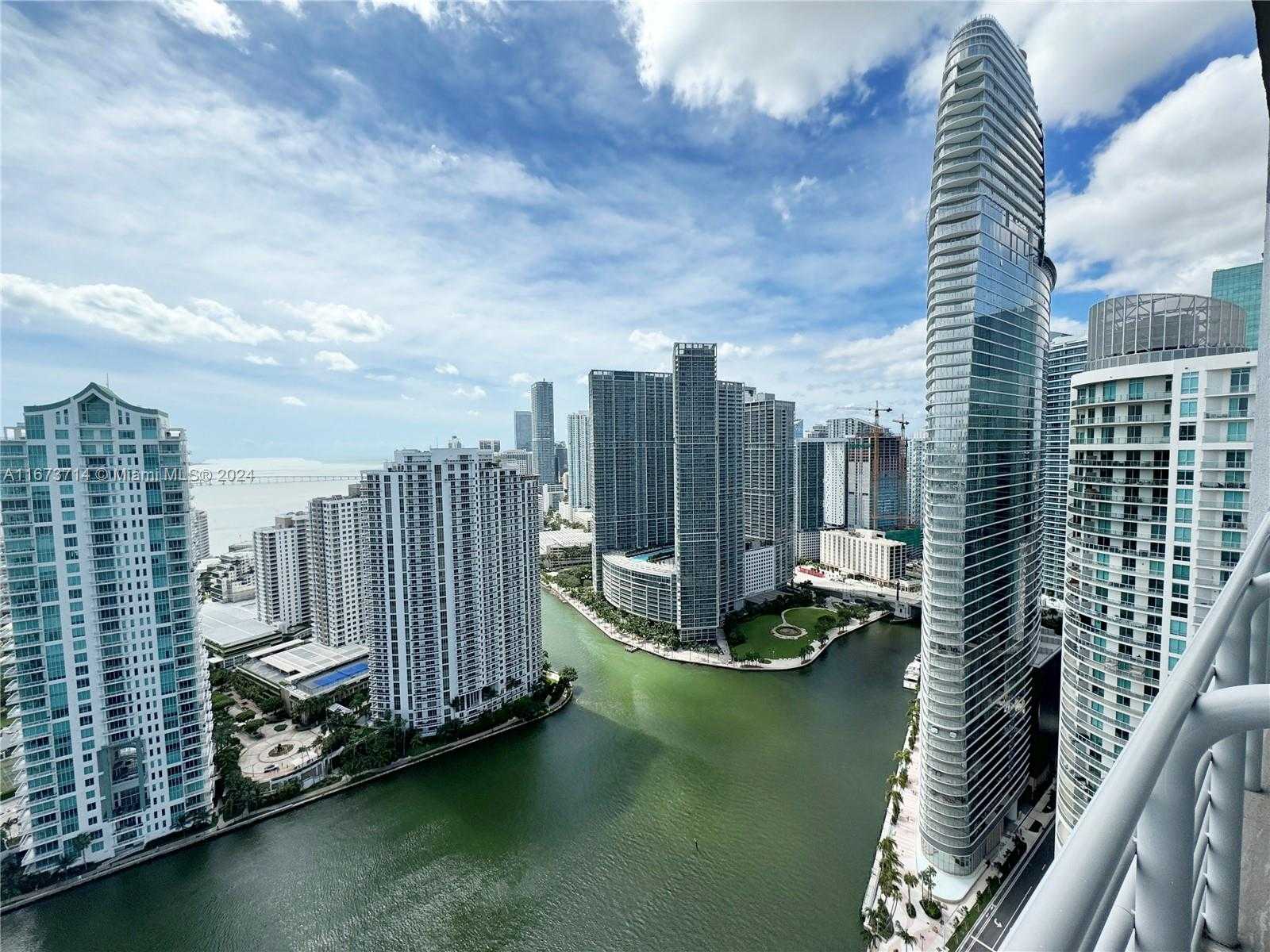 Small Image of 325 SOUTH BISCAYNE BLVD #LPH 19, Miami Number 3
