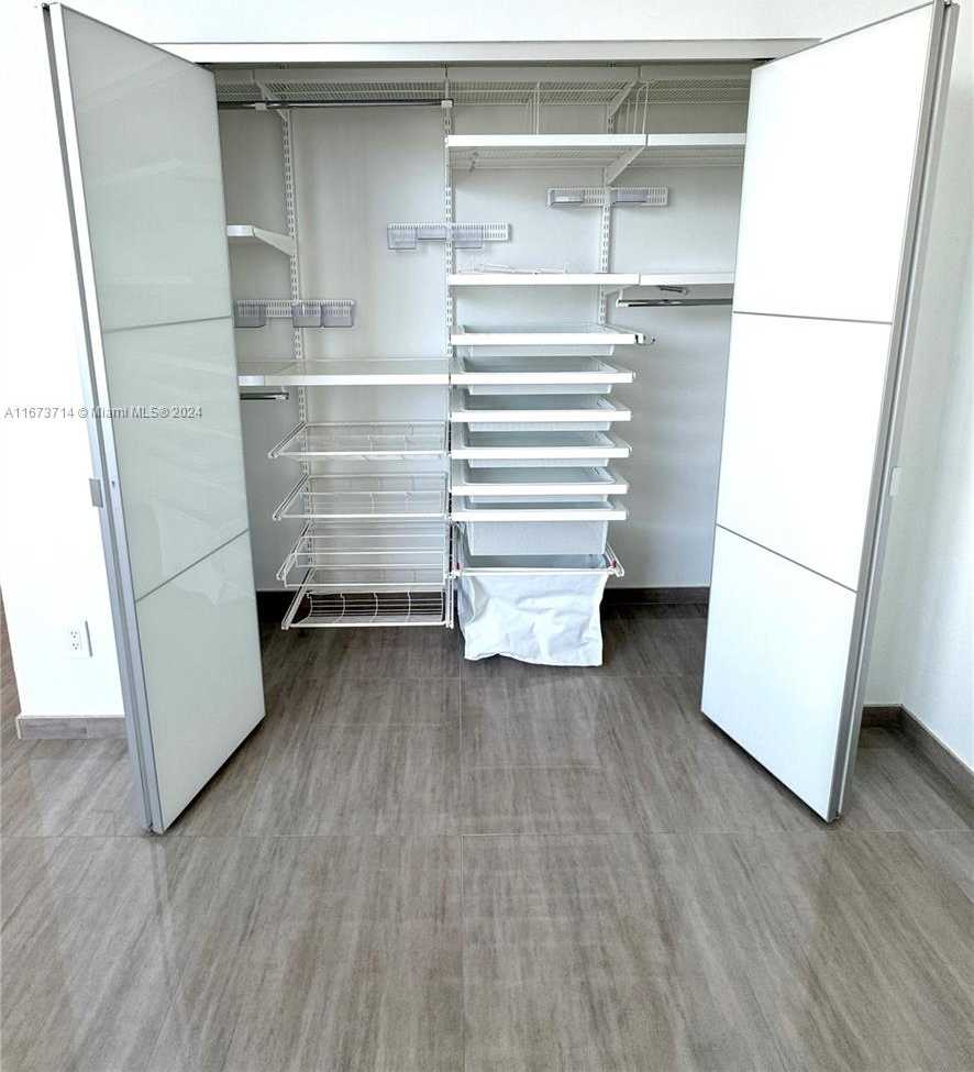 Small Image of 325 SOUTH BISCAYNE BLVD #LPH 19, Miami Number 30