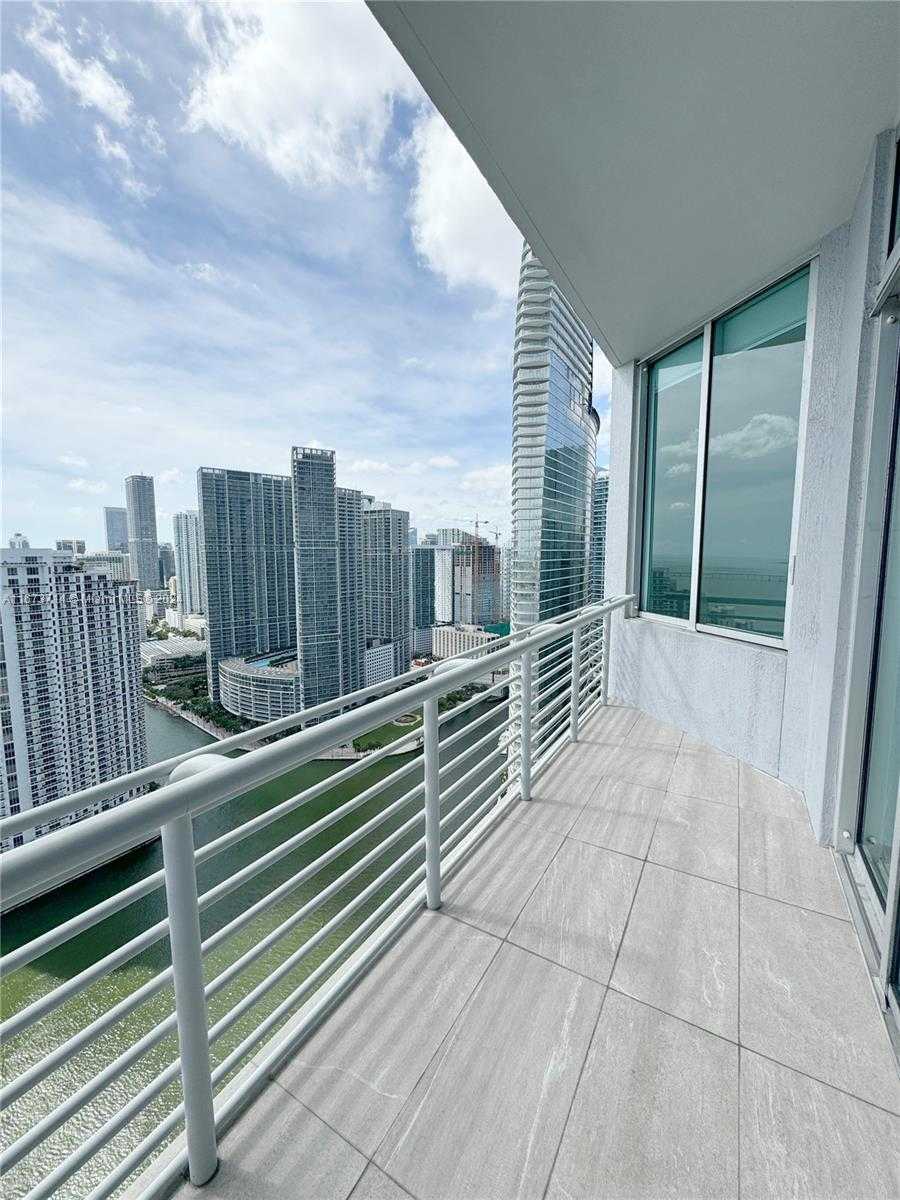 Small Image of 325 SOUTH BISCAYNE BLVD #LPH 19, Miami Number 7