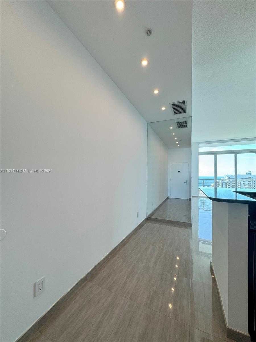 Small Image of 325 SOUTH BISCAYNE BLVD #LPH 19, Miami Number 8