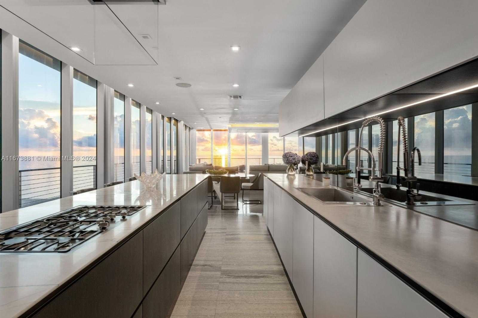 Small Image of 3651 COLLINS AVE #800, Miami Beach Number 4