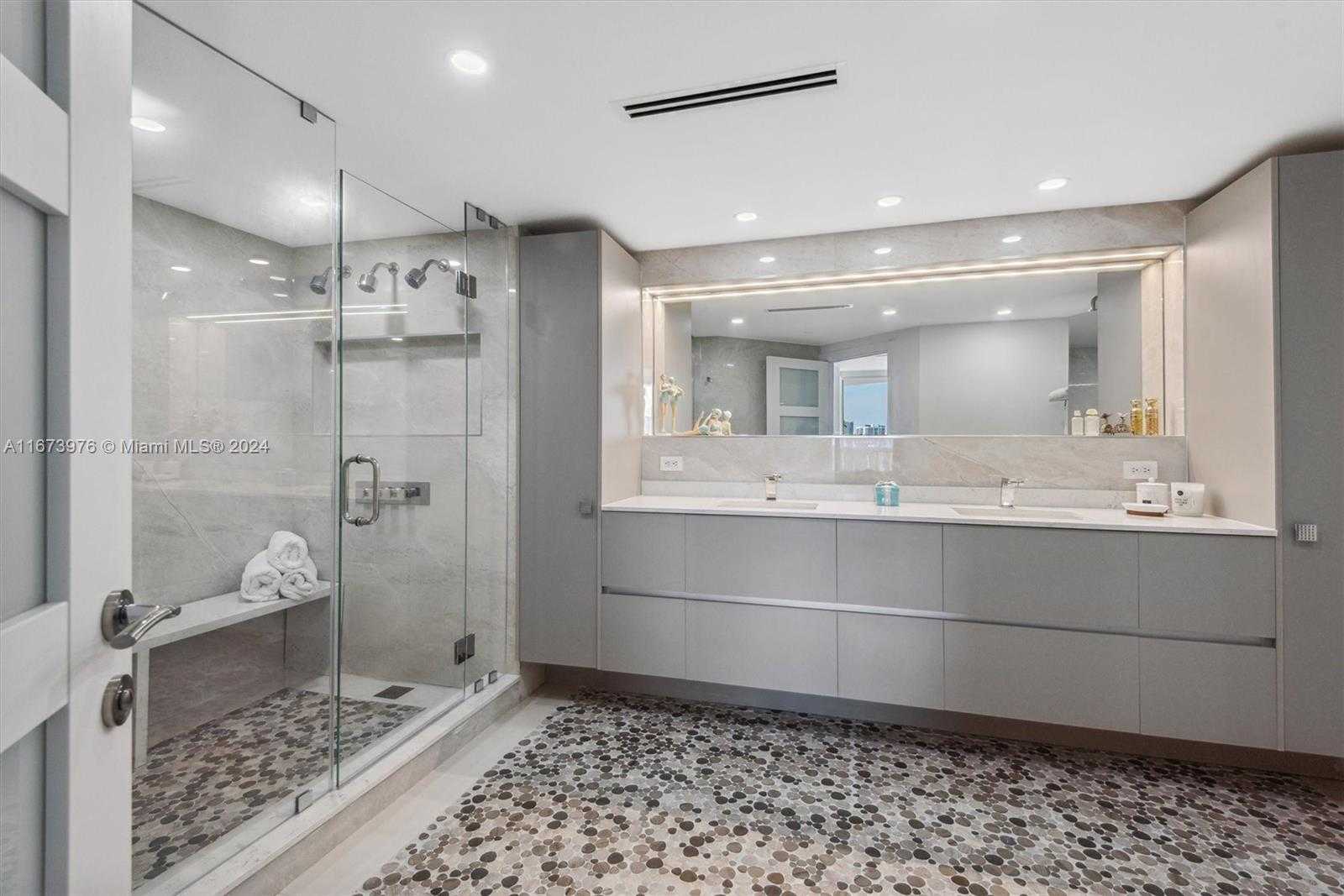 Small Image of 3000 ISLAND BLVD #2404, Aventura Number 9