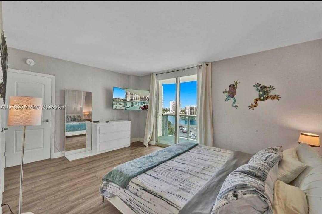 Small Image of 3801 SOUTH OCEAN DR #9W, Hollywood Number 9