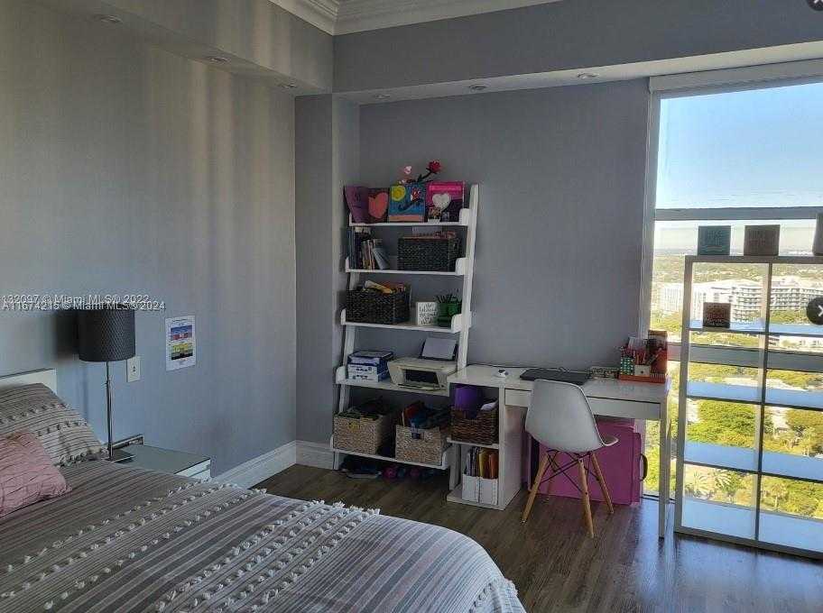 Imagen de Pequeño Objeto