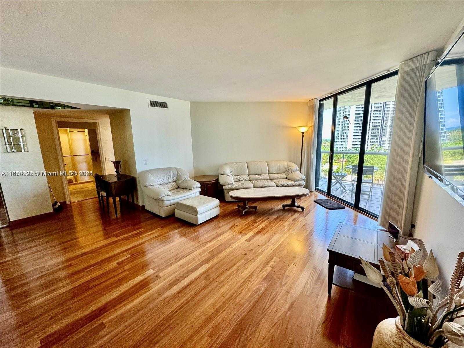 Small Image of 3610 YACHT CLUB DR #906, Aventura Number 13