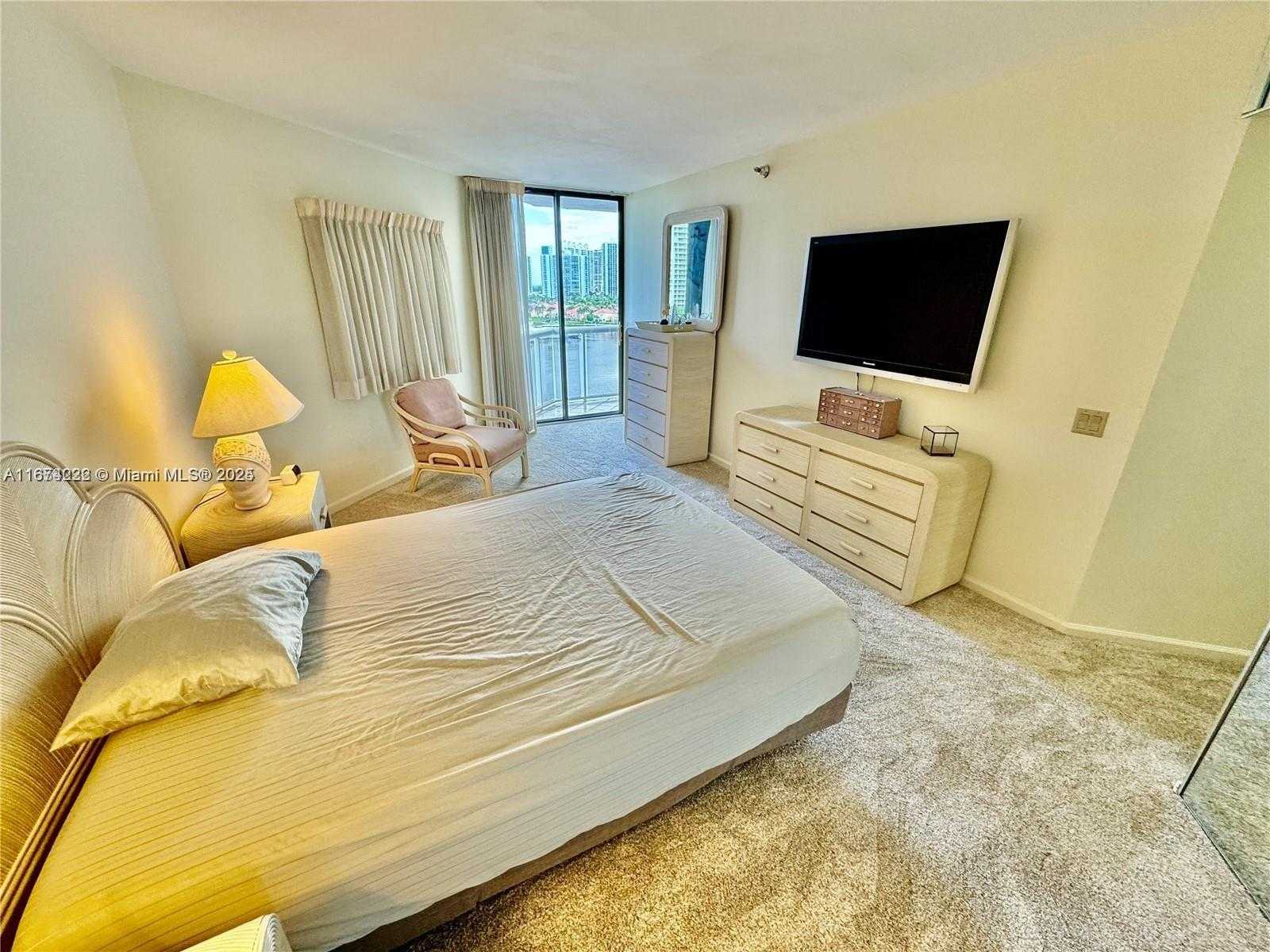 Small Image of 3610 YACHT CLUB DR #906, Aventura Number 24