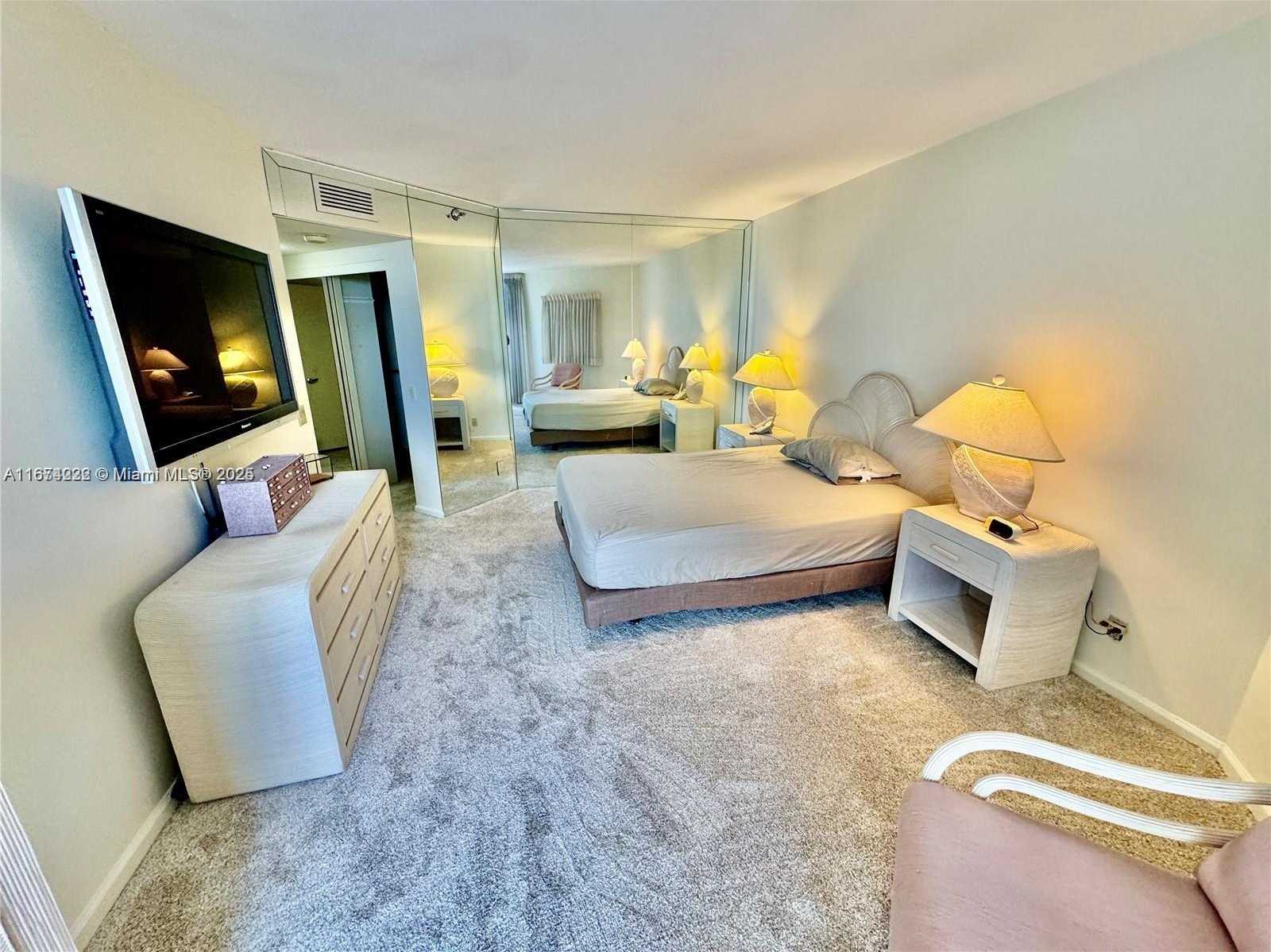 Small Image of 3610 YACHT CLUB DR #906, Aventura Number 28