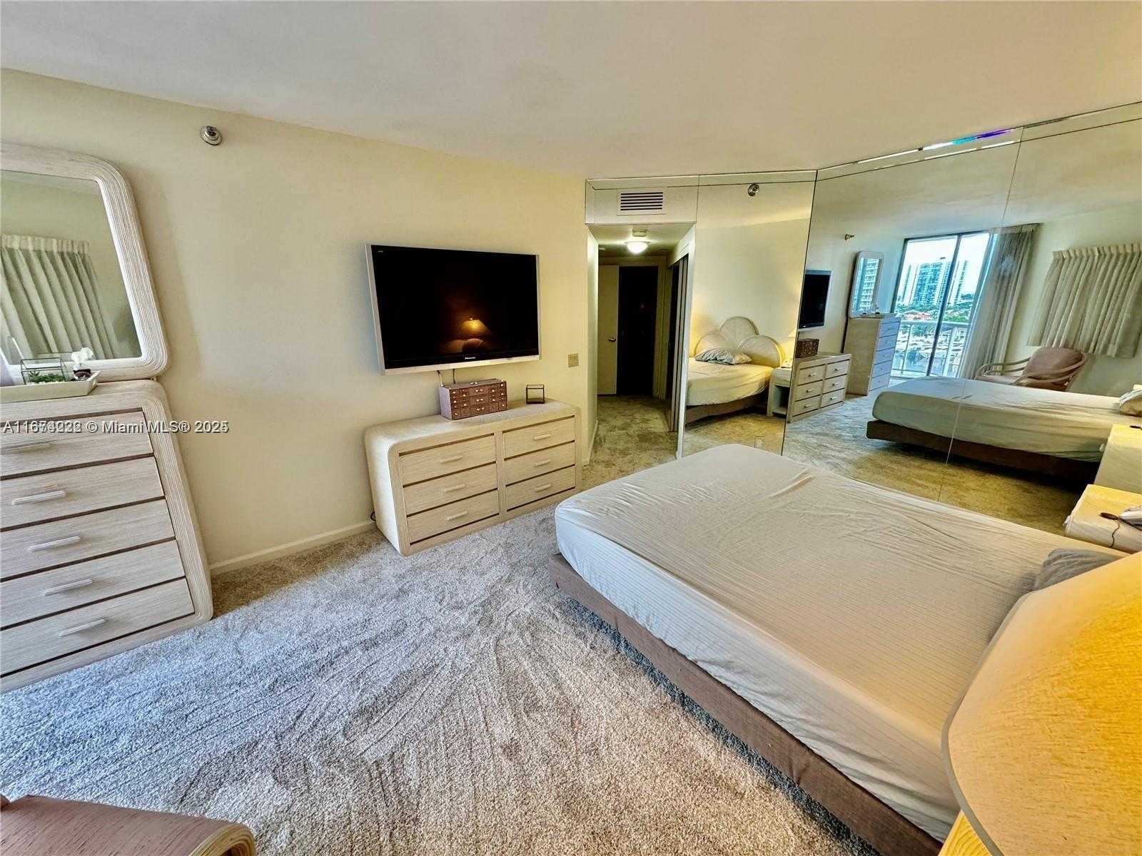 Small Image of 3610 YACHT CLUB DR #906, Aventura Number 29