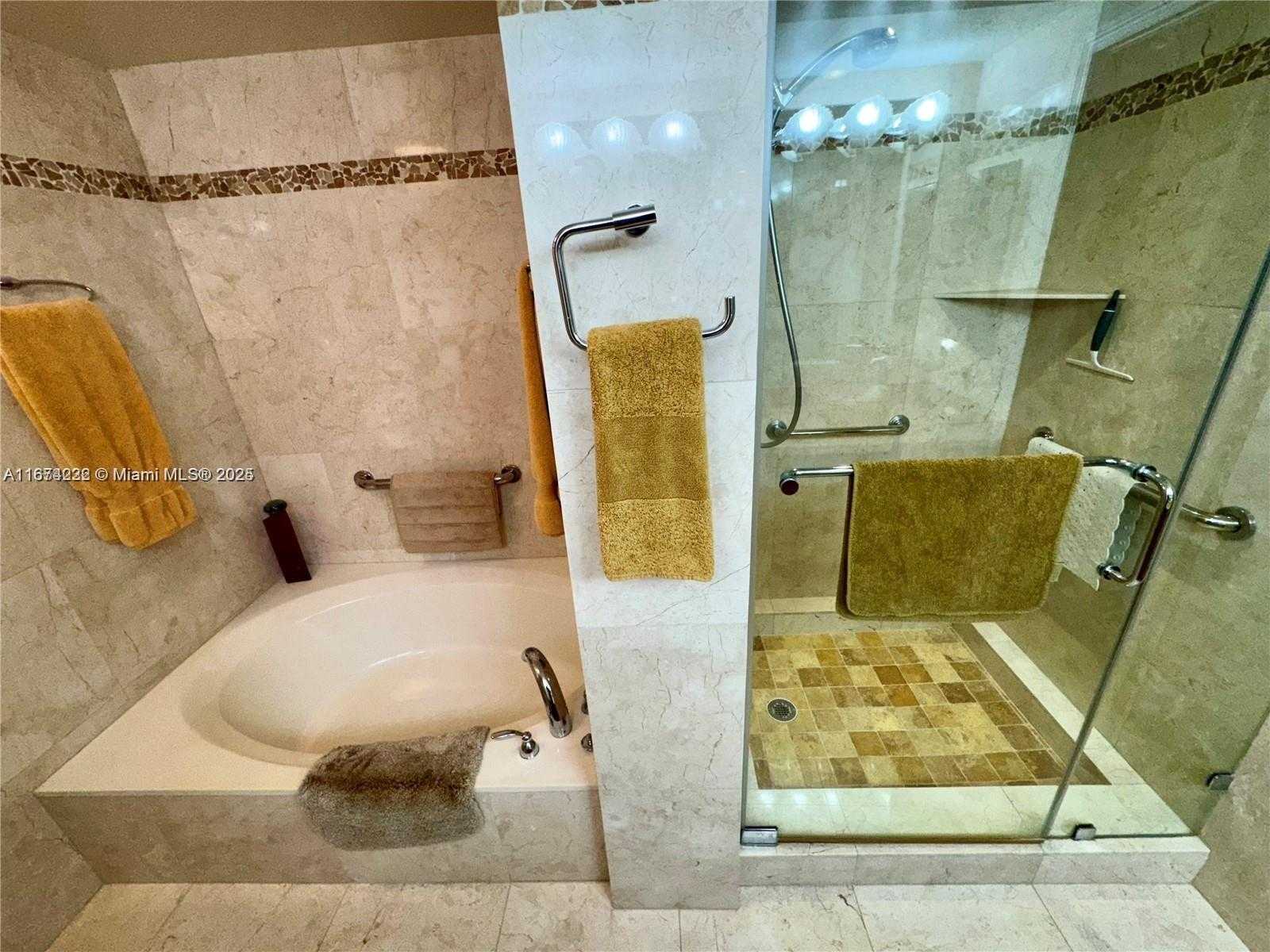 Small Image of 3610 YACHT CLUB DR #906, Aventura Number 33