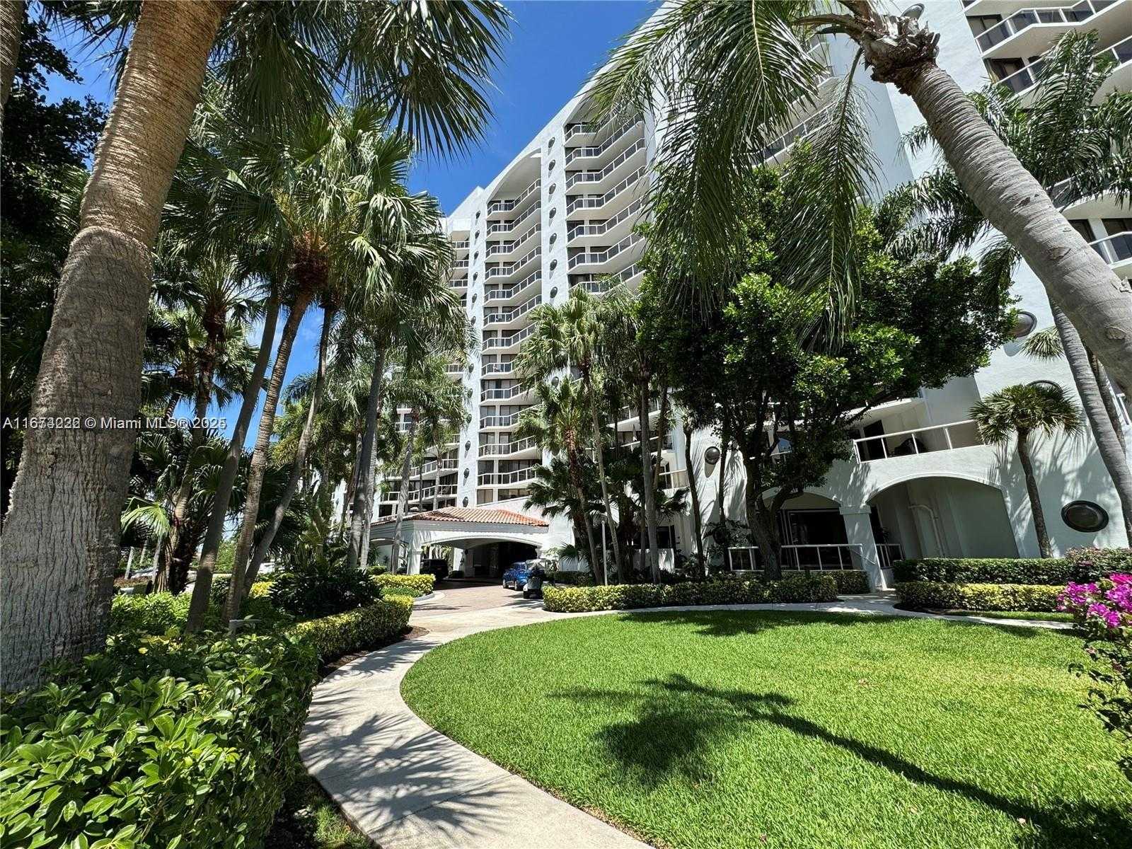 Small Image of 3610 YACHT CLUB DR #906, Aventura Number 4