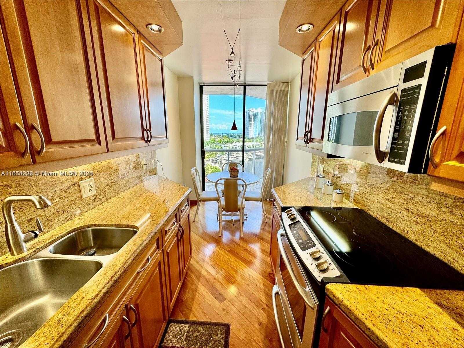 Small Image of 3610 YACHT CLUB DR #906, Aventura Number 9