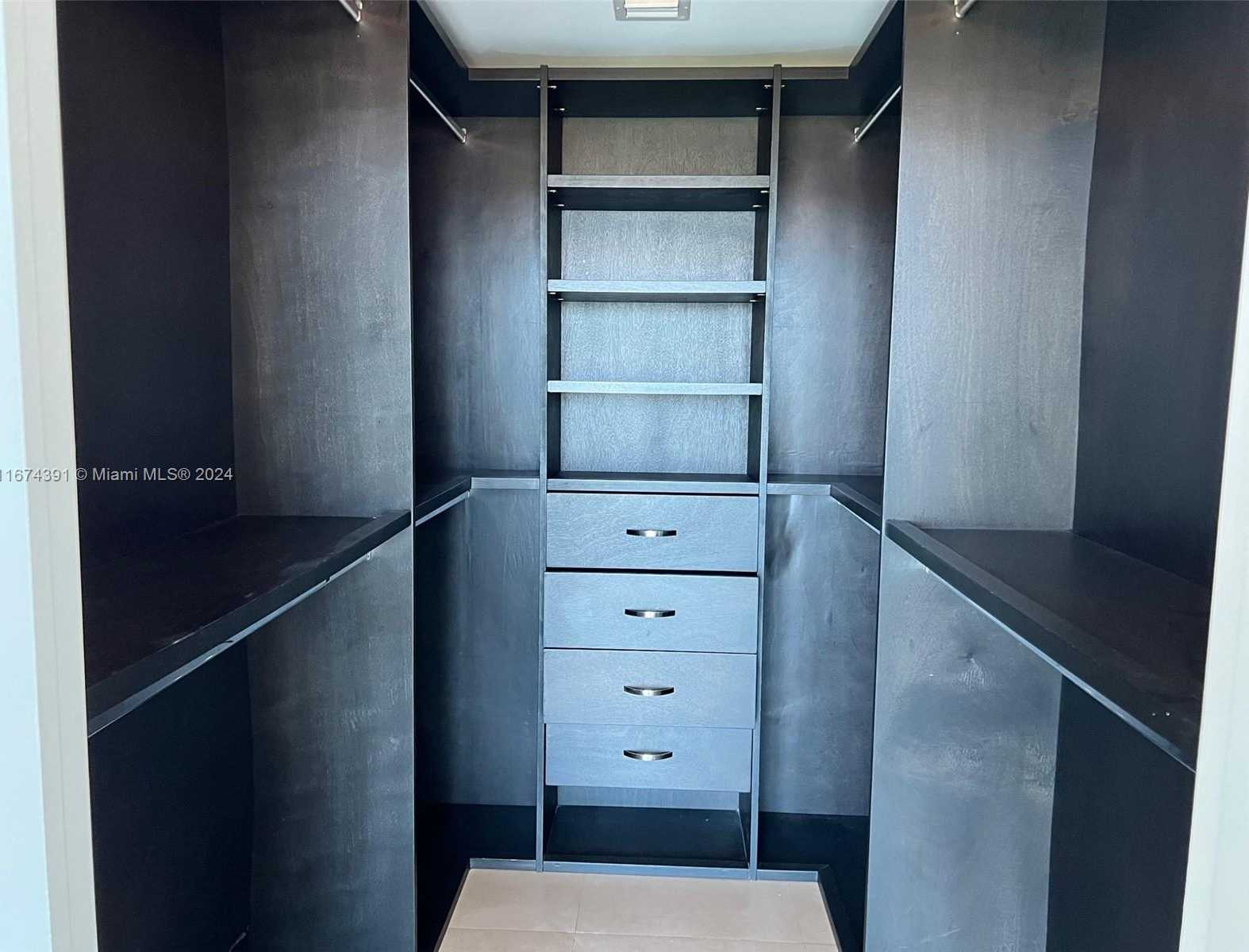 Small Image of 888 BISCAYNE BLVD #1811, Miami Number 13