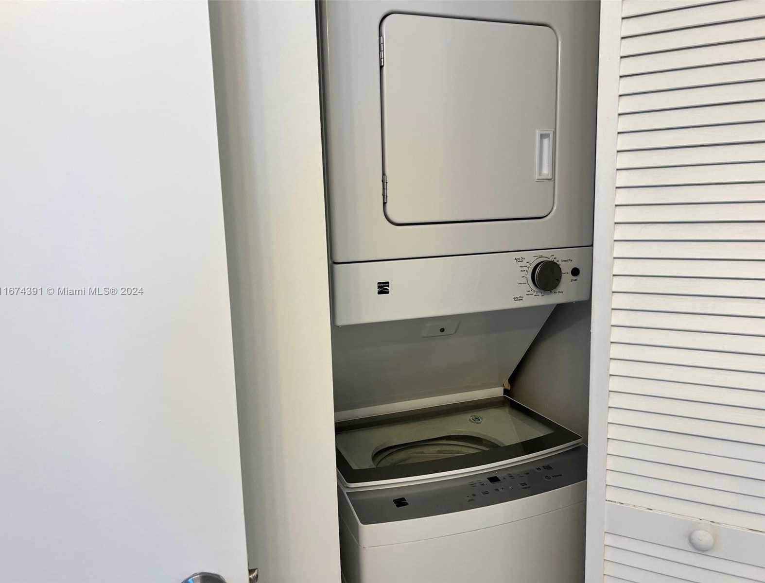 Small Image of 888 BISCAYNE BLVD #1811, Miami Number 15
