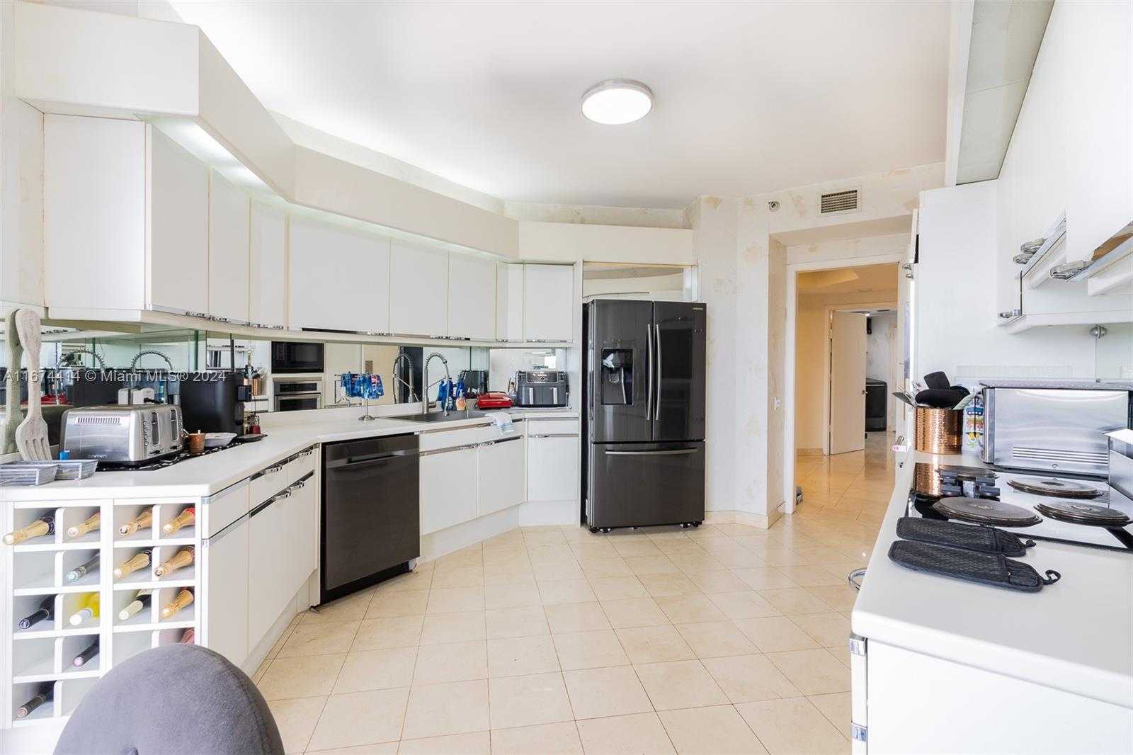 Small Image of 3801 NORTH EAST 207TH ST #504, Aventura Number 4