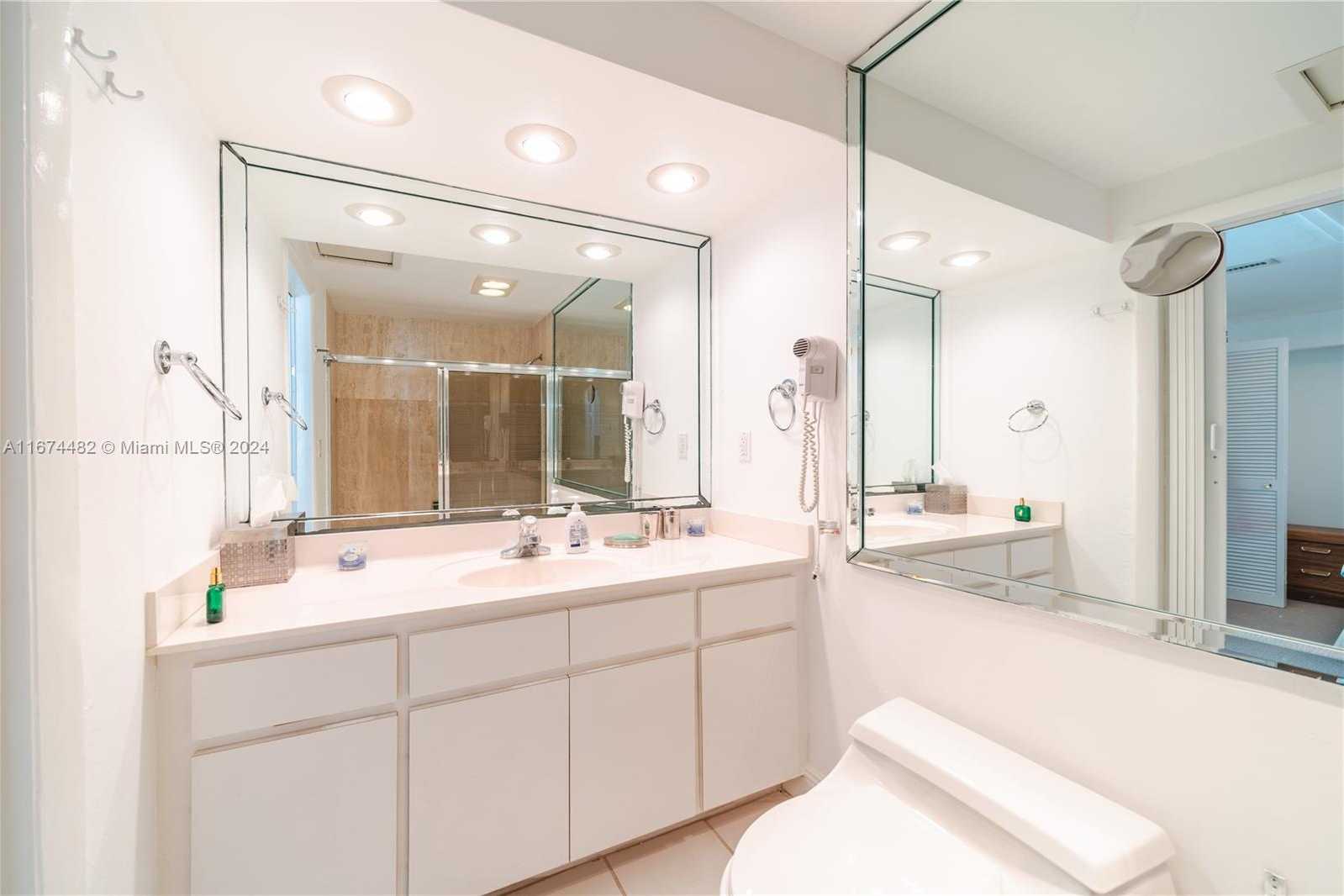 Small Image of 1408 BRICKELL BAY DR #1415 & 1416, Miami Number 30