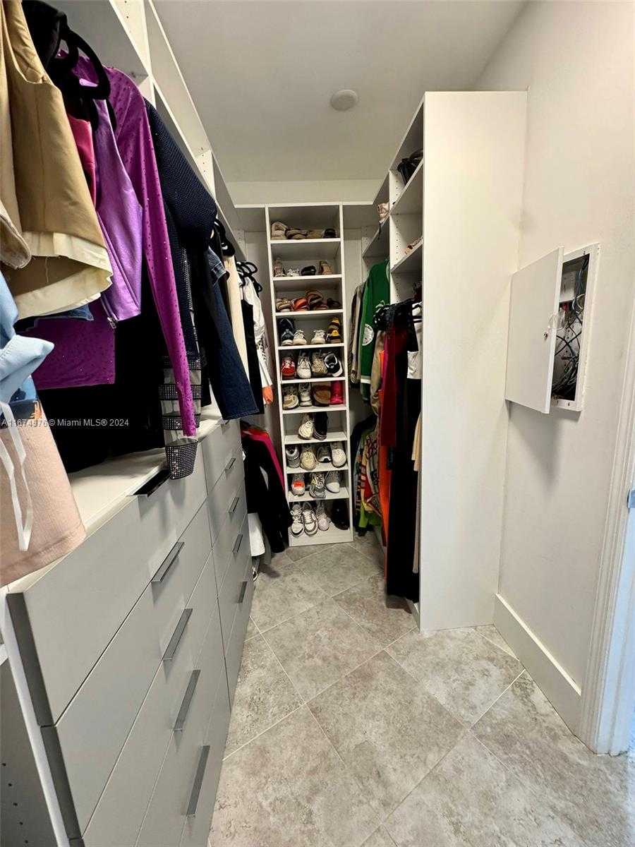 Small Image of 19900 E Country Club Dr, Aventura, FL 33180, USA Number 10