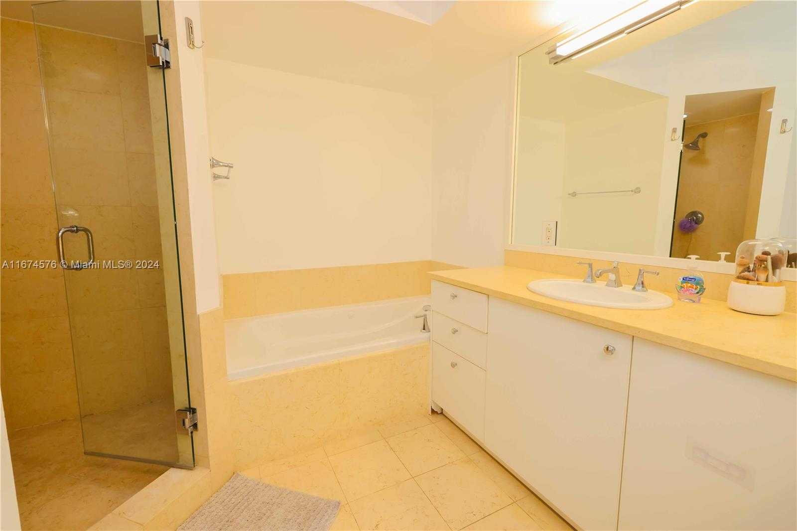 Small Image of 19900 E Country Club Dr, Aventura, FL 33180, USA Number 13
