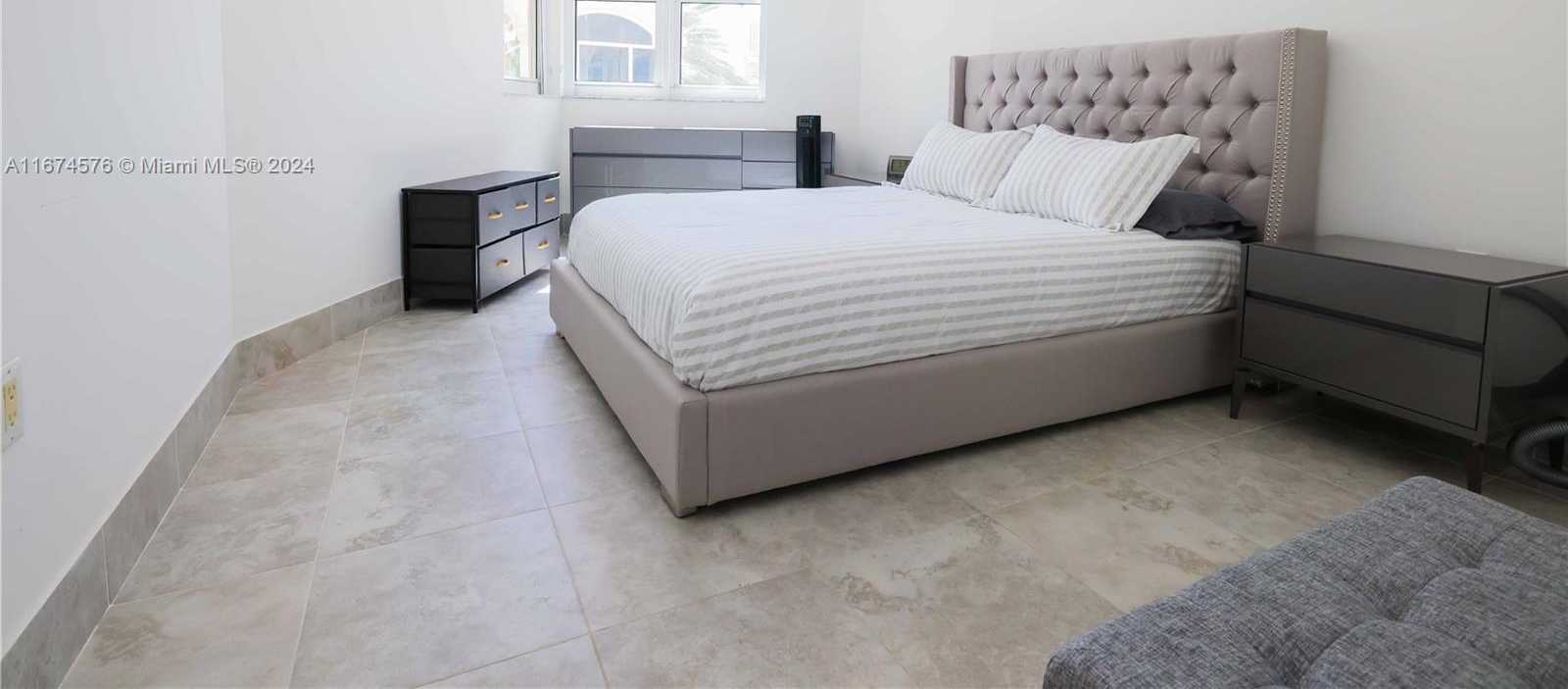Small Image of 19900 E Country Club Dr, Aventura, FL 33180, USA Number 14