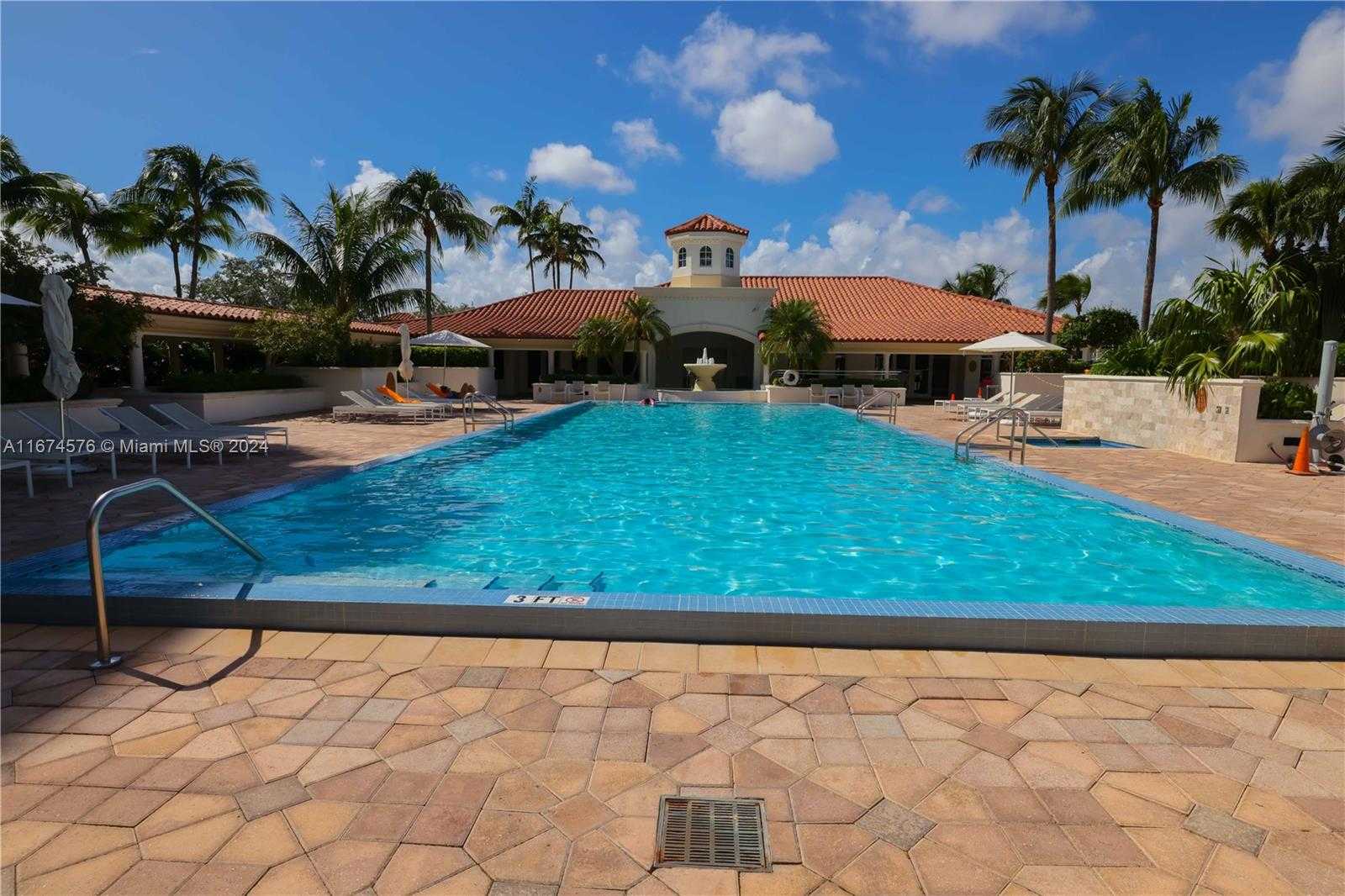 Small Image of 19900 E Country Club Dr, Aventura, FL 33180, USA Number 17