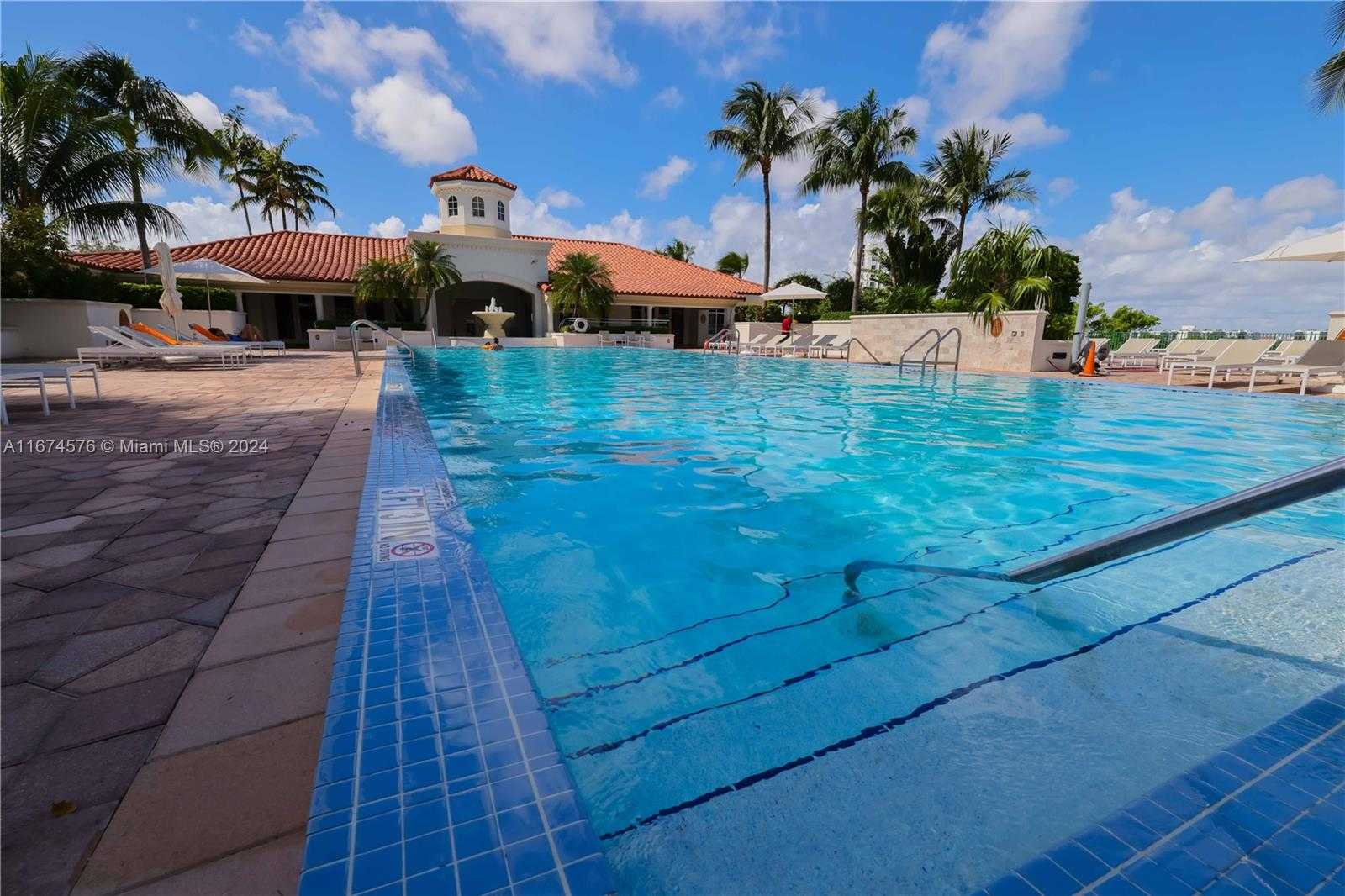 Small Image of 19900 E Country Club Dr, Aventura, FL 33180, USA Number 18