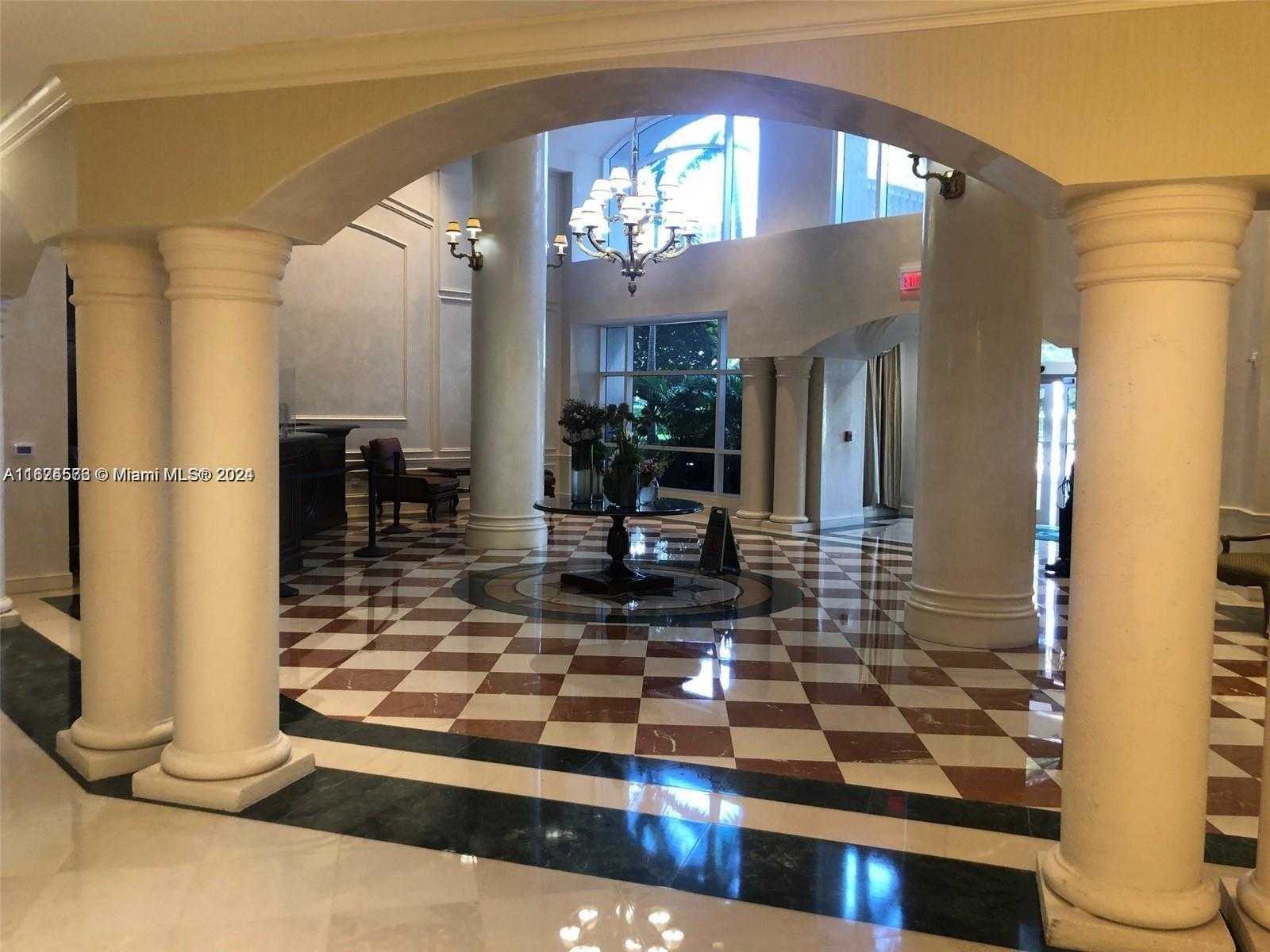 Small Image of 19900 E Country Club Dr, Aventura, FL 33180, USA Number 2
