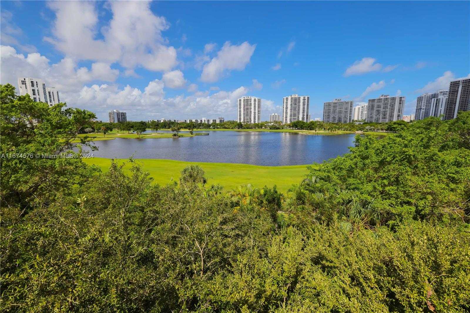 Small Image of 19900 E Country Club Dr, Aventura, FL 33180, USA Number 20