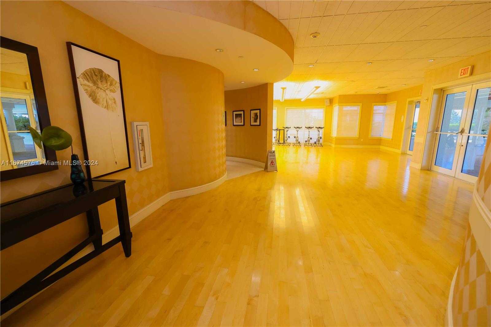 Small Image of 19900 E Country Club Dr, Aventura, FL 33180, USA Number 22