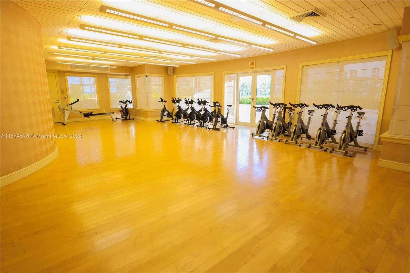 Small Image of 19900 E Country Club Dr, Aventura, FL 33180, USA Number 23