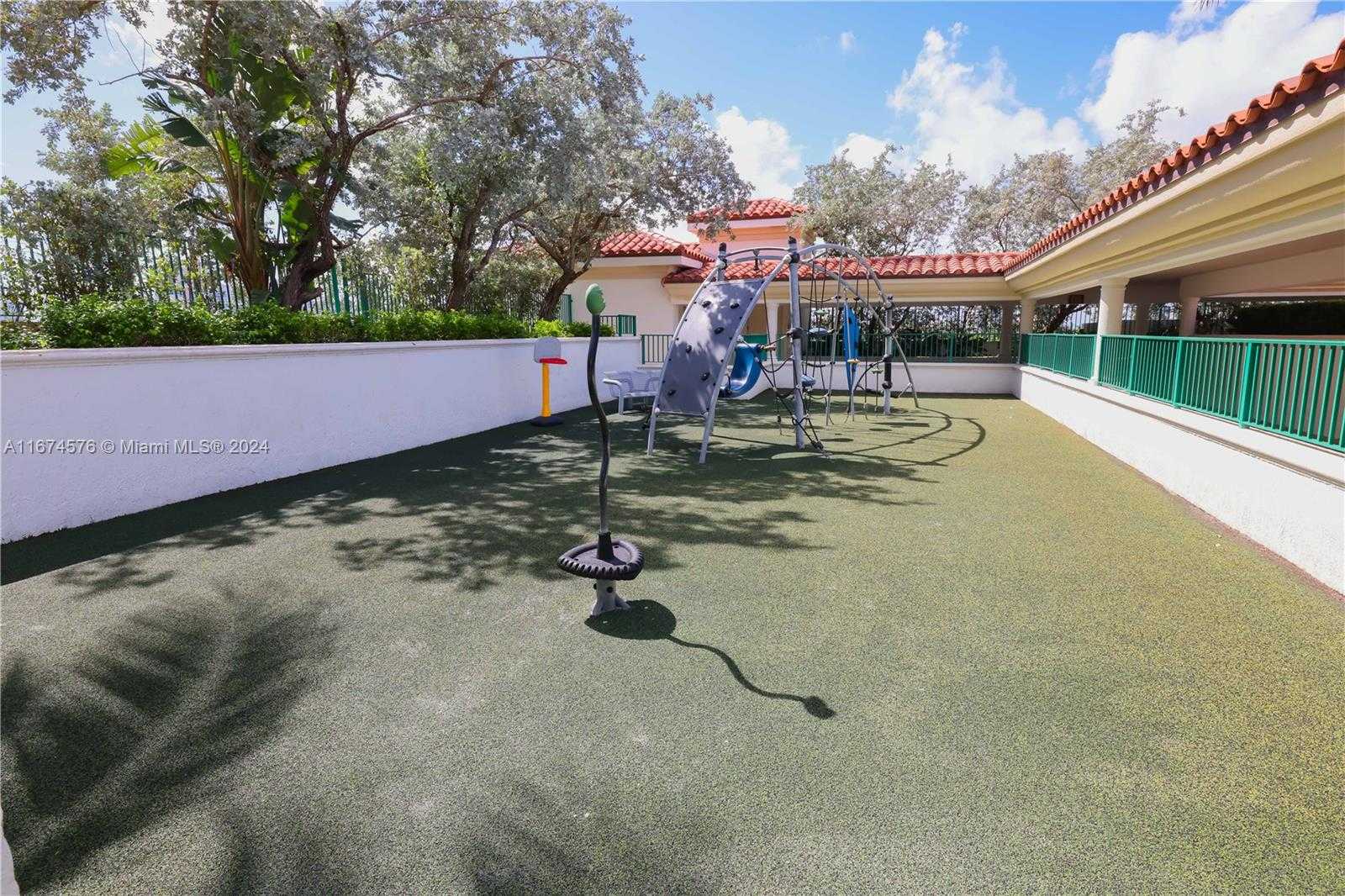 Small Image of 19900 E Country Club Dr, Aventura, FL 33180, USA Number 29