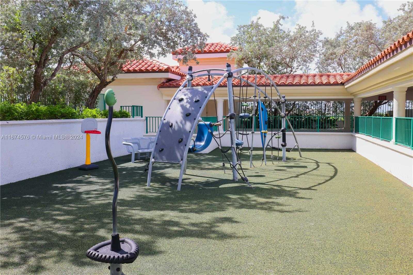 Small Image of 19900 E Country Club Dr, Aventura, FL 33180, USA Number 30