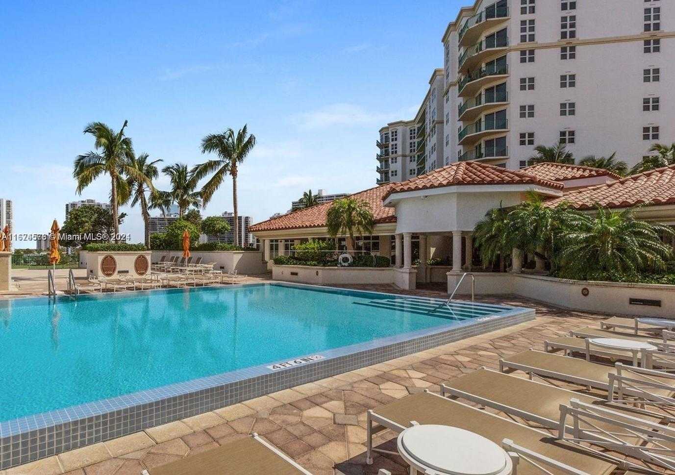 Small Image of 19900 E Country Club Dr, Aventura, FL 33180, USA Number 4