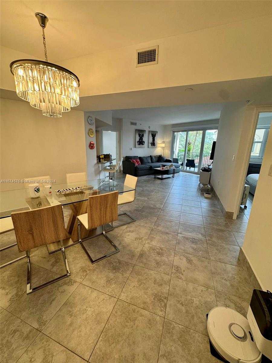 Small Image of 19900 E Country Club Dr, Aventura, FL 33180, USA Number 5