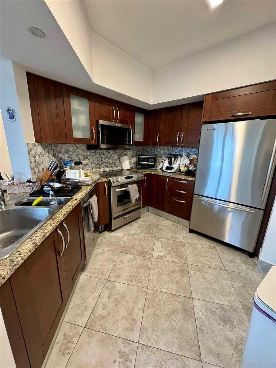 Small Image of 19900 E Country Club Dr, Aventura, FL 33180, USA Number 6
