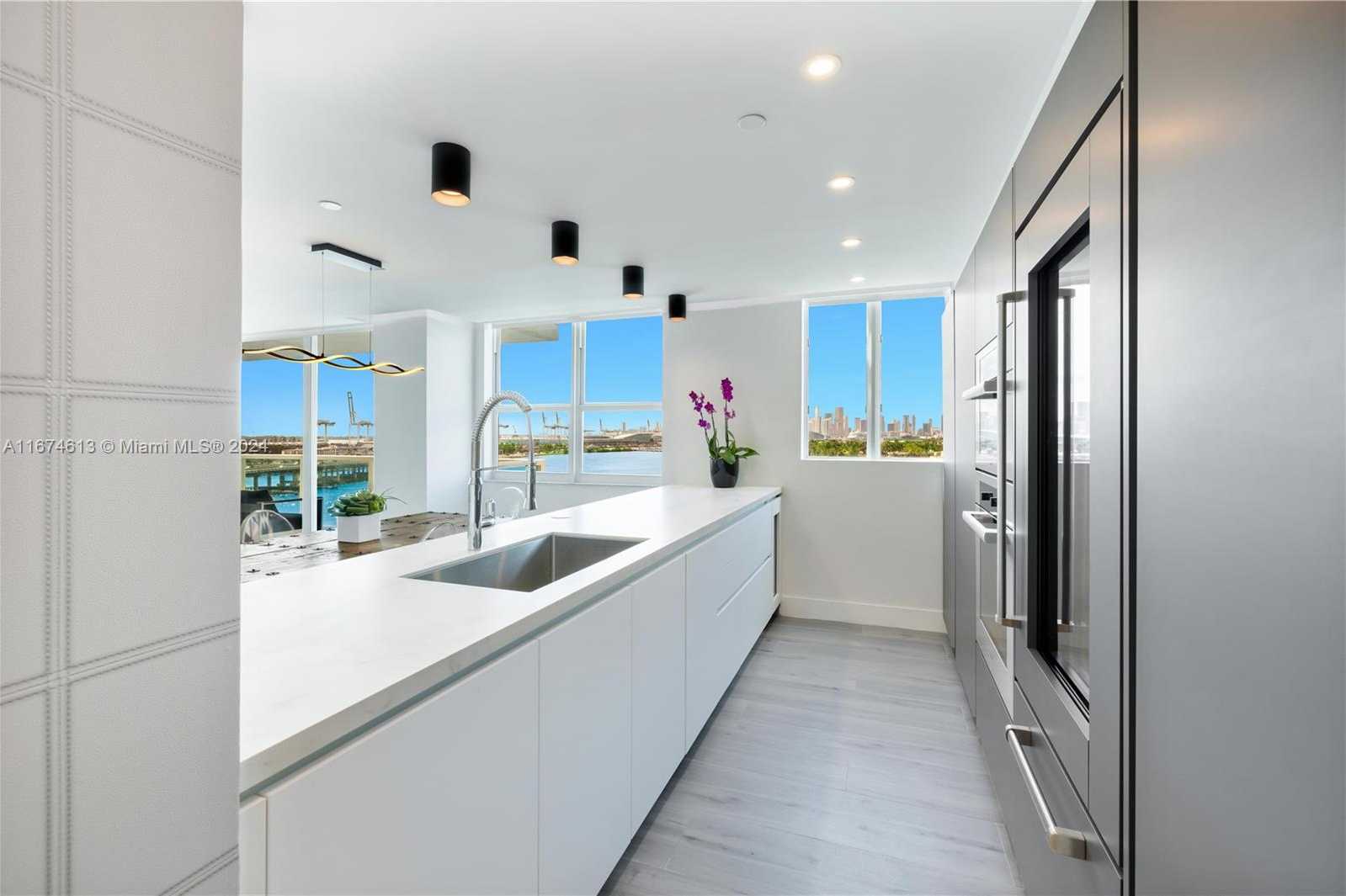 Small Image of 650 WEST AVE #1101, Miami Beach Number 2