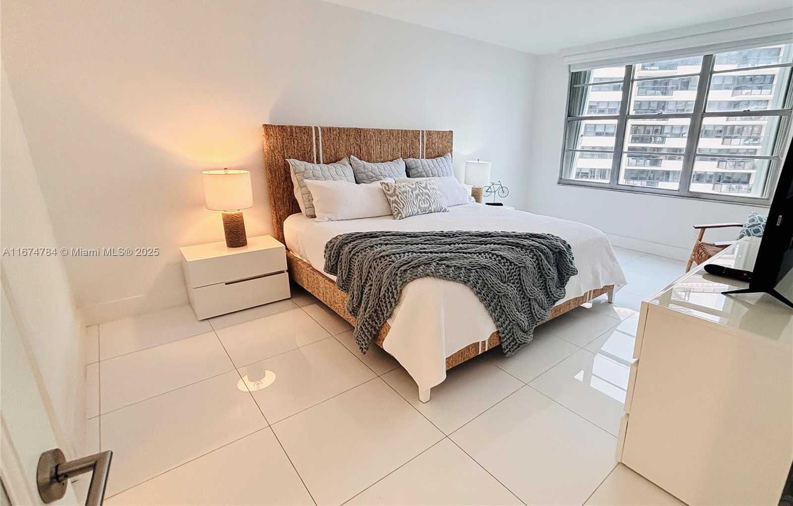 Small Image of 5161 COLLINS AVE #1003, Miami Beach Number 13