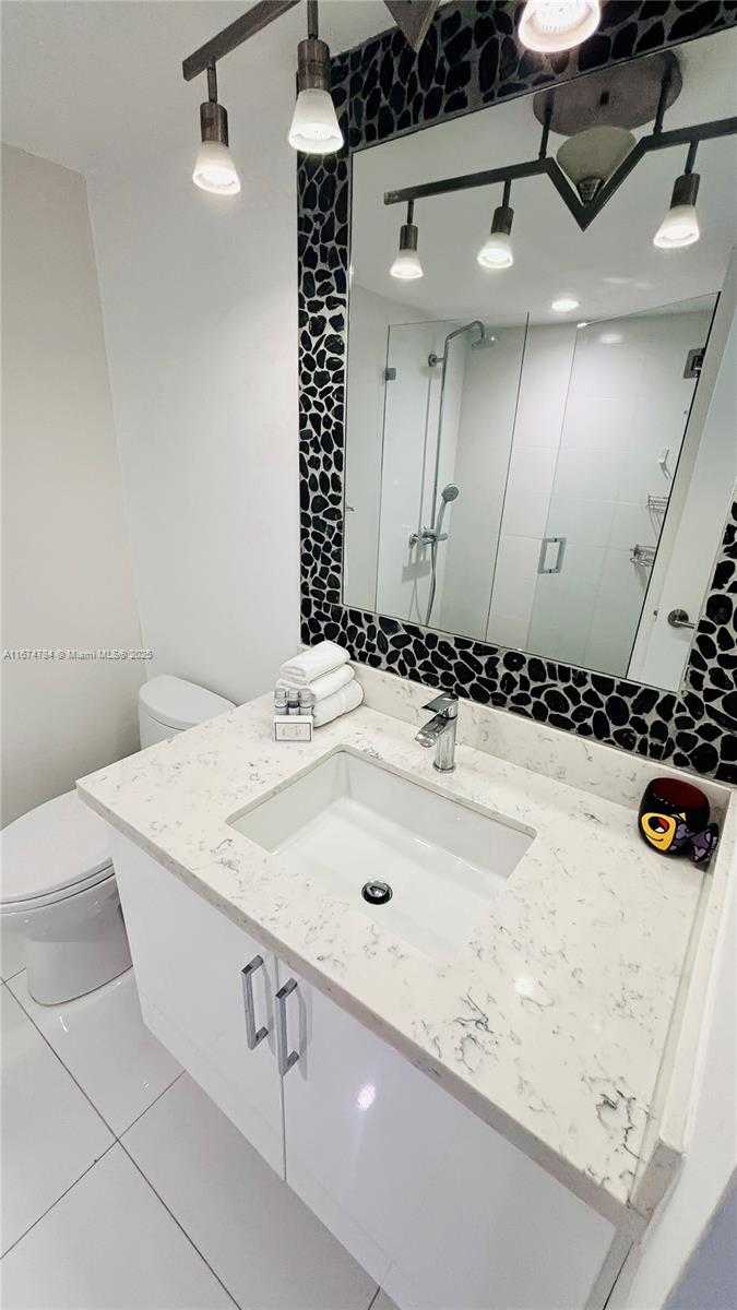 Small Image of 5161 COLLINS AVE #1003, Miami Beach Number 20