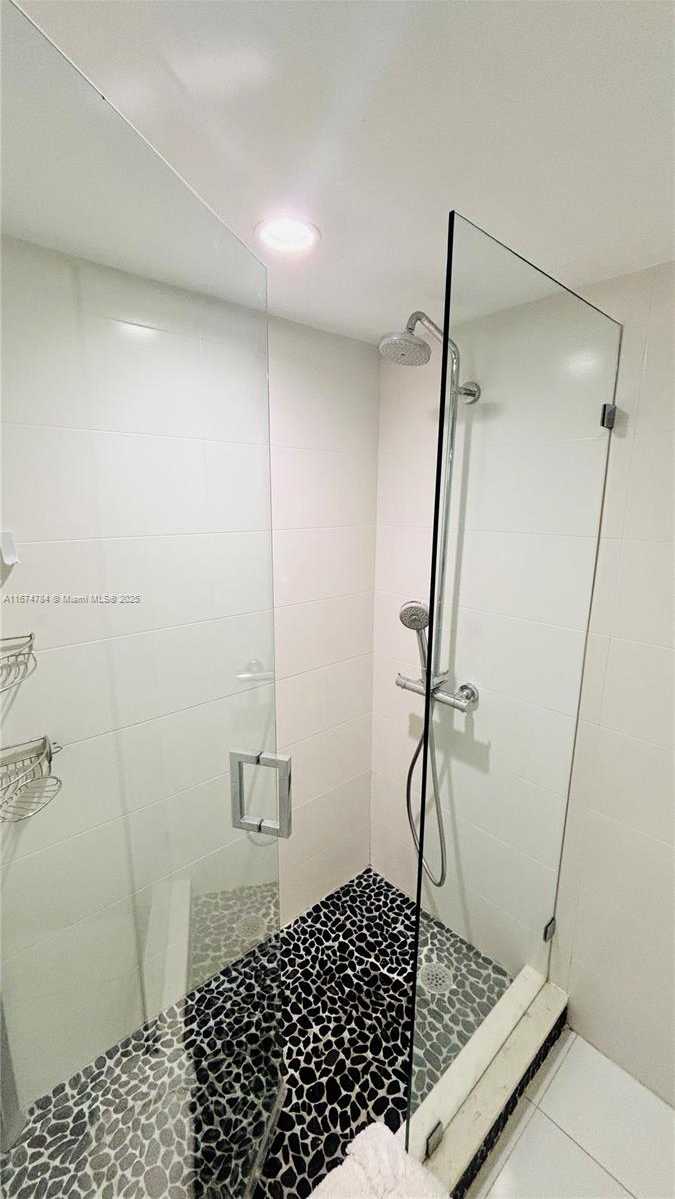 Small Image of 5161 COLLINS AVE #1003, Miami Beach Number 21