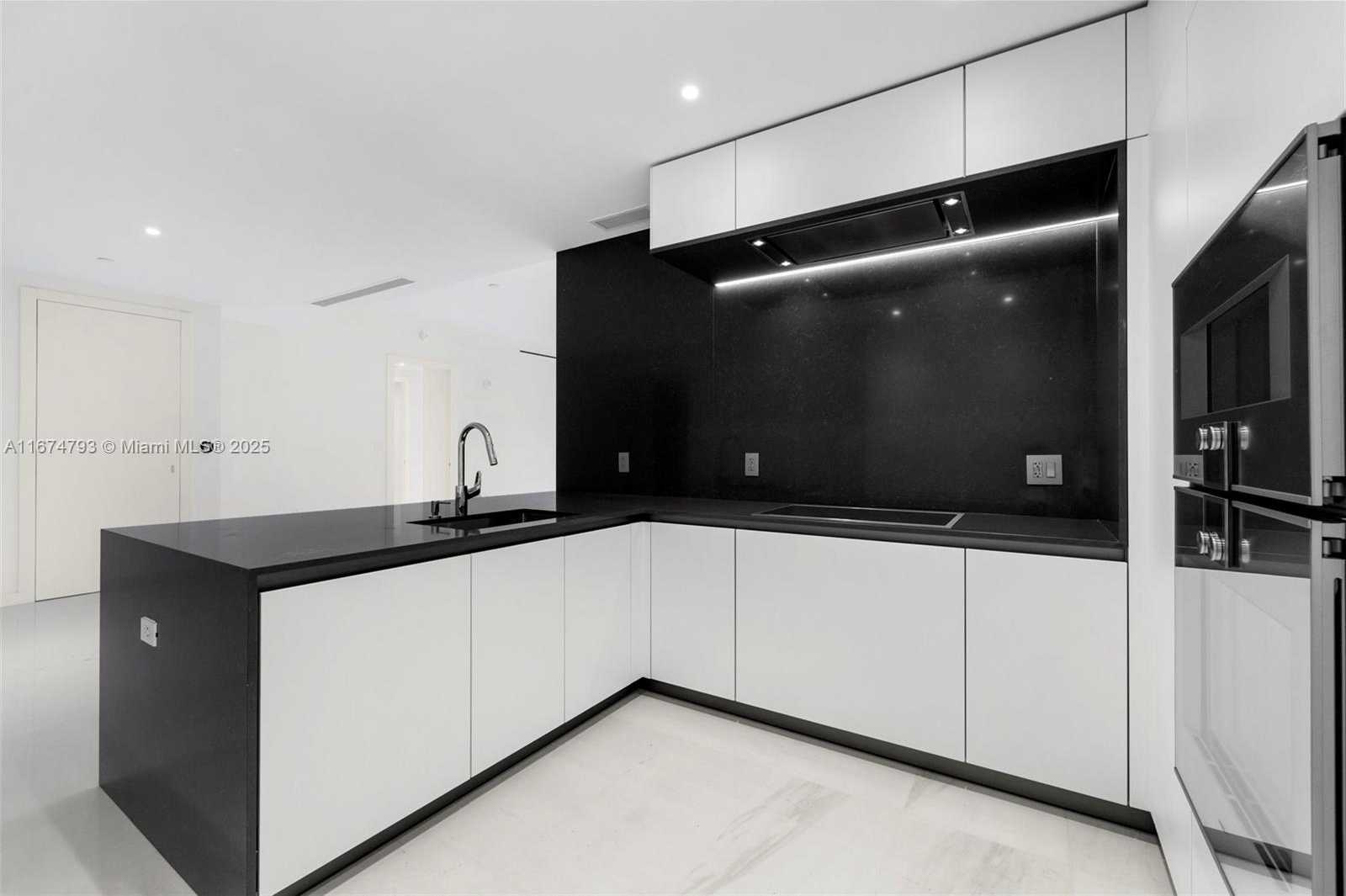 Small Image of 300 BISCAYNE BLVD WAY #2409, Miami Number 10