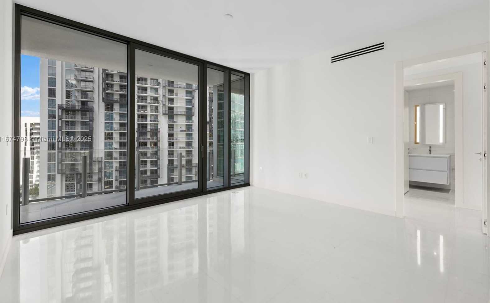 Small Image of 300 BISCAYNE BLVD WAY #2409, Miami Number 16