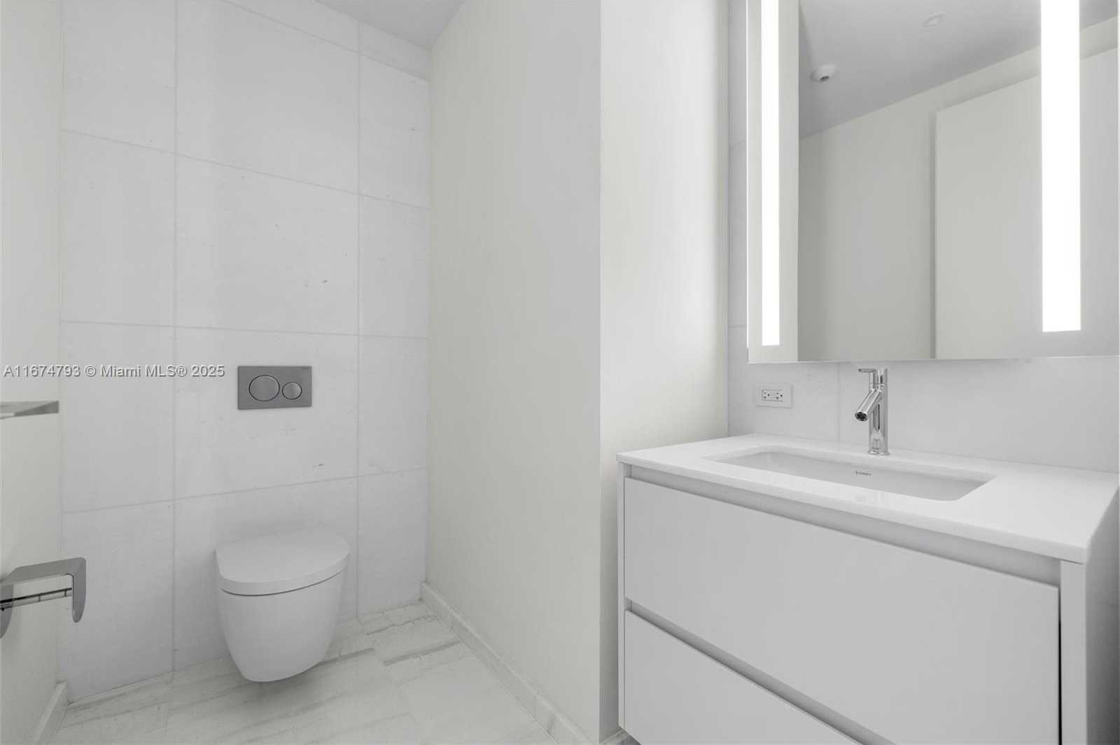 Small Image of 300 BISCAYNE BLVD WAY #2409, Miami Number 22