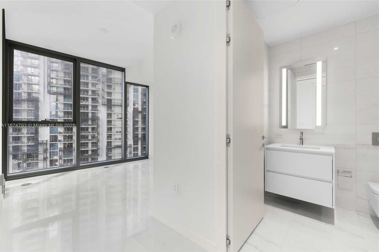 Small Image of 300 BISCAYNE BLVD WAY #2409, Miami Number 23