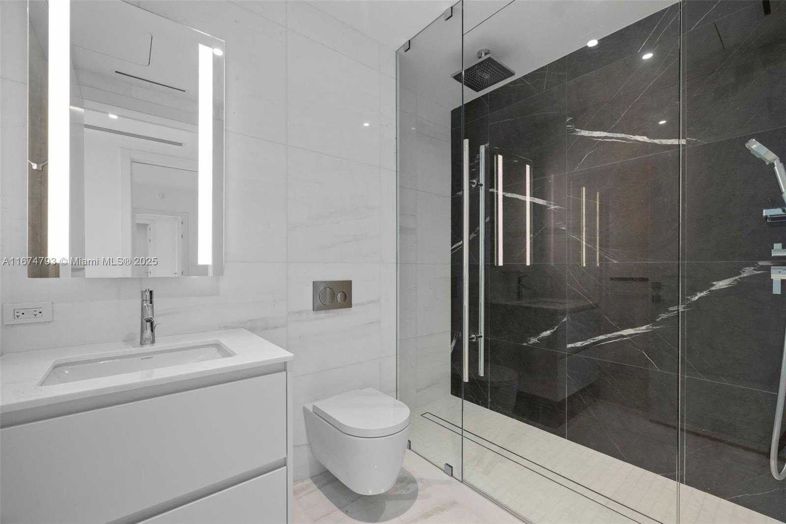Small Image of 300 BISCAYNE BLVD WAY #2409, Miami Number 24