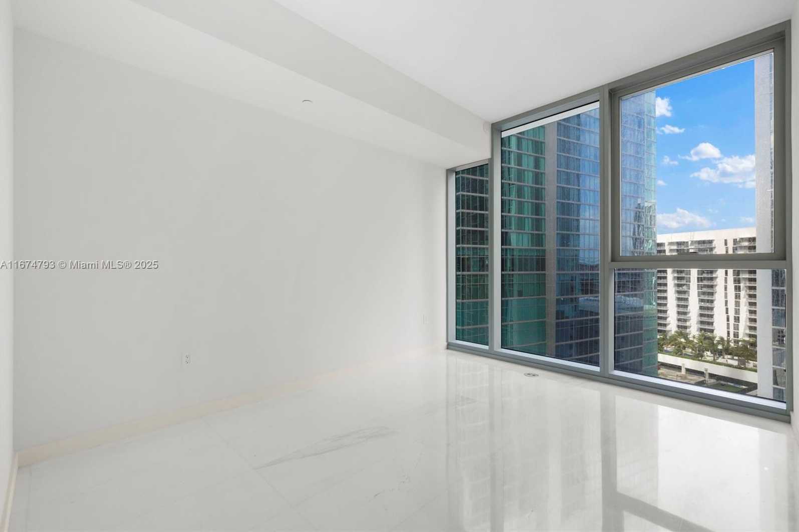 Small Image of 300 BISCAYNE BLVD WAY #2409, Miami Number 31