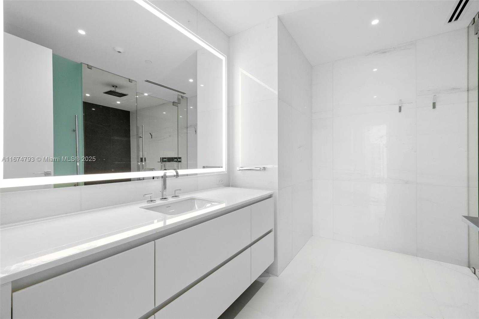 Small Image of 300 BISCAYNE BLVD WAY #2409, Miami Number 35