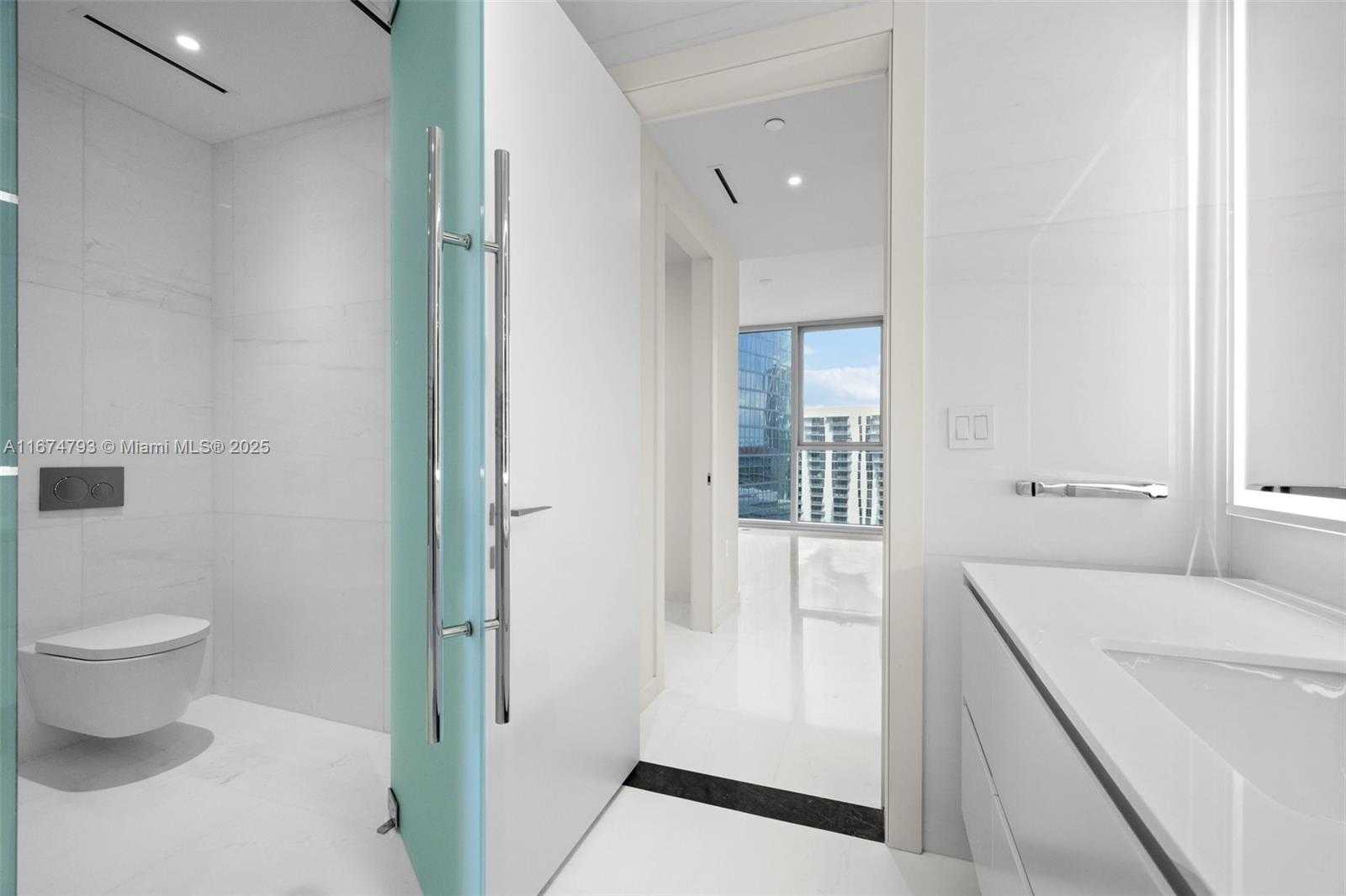 Small Image of 300 BISCAYNE BLVD WAY #2409, Miami Number 36