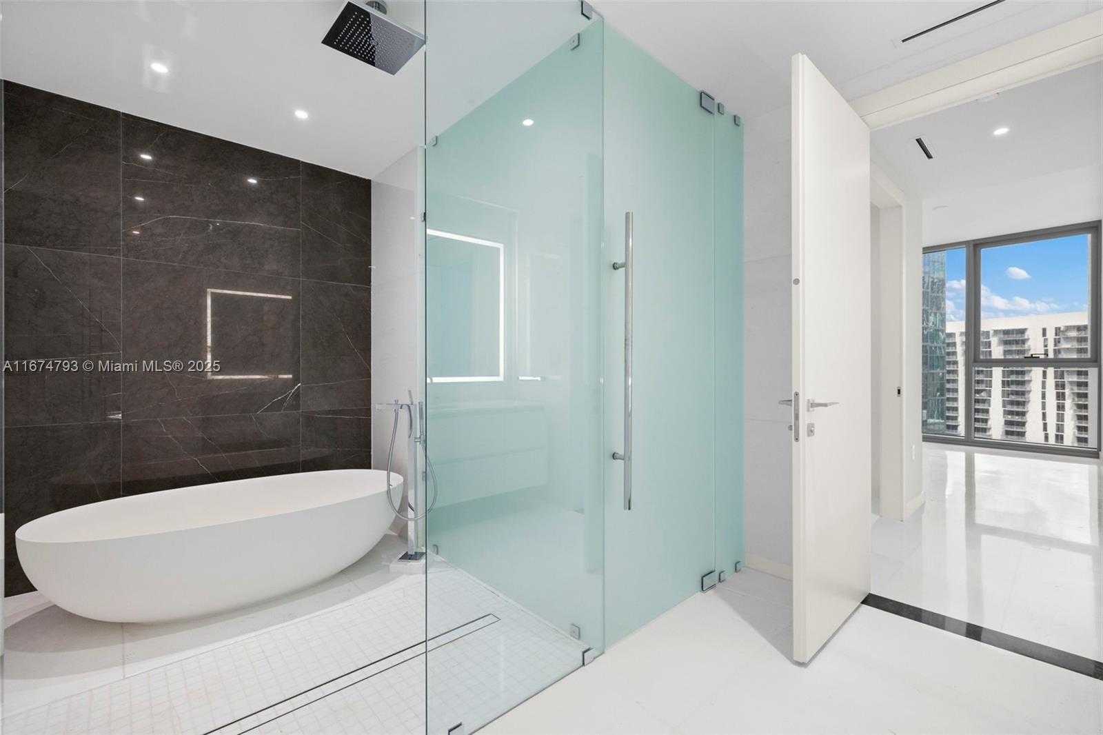 Small Image of 300 BISCAYNE BLVD WAY #2409, Miami Number 37