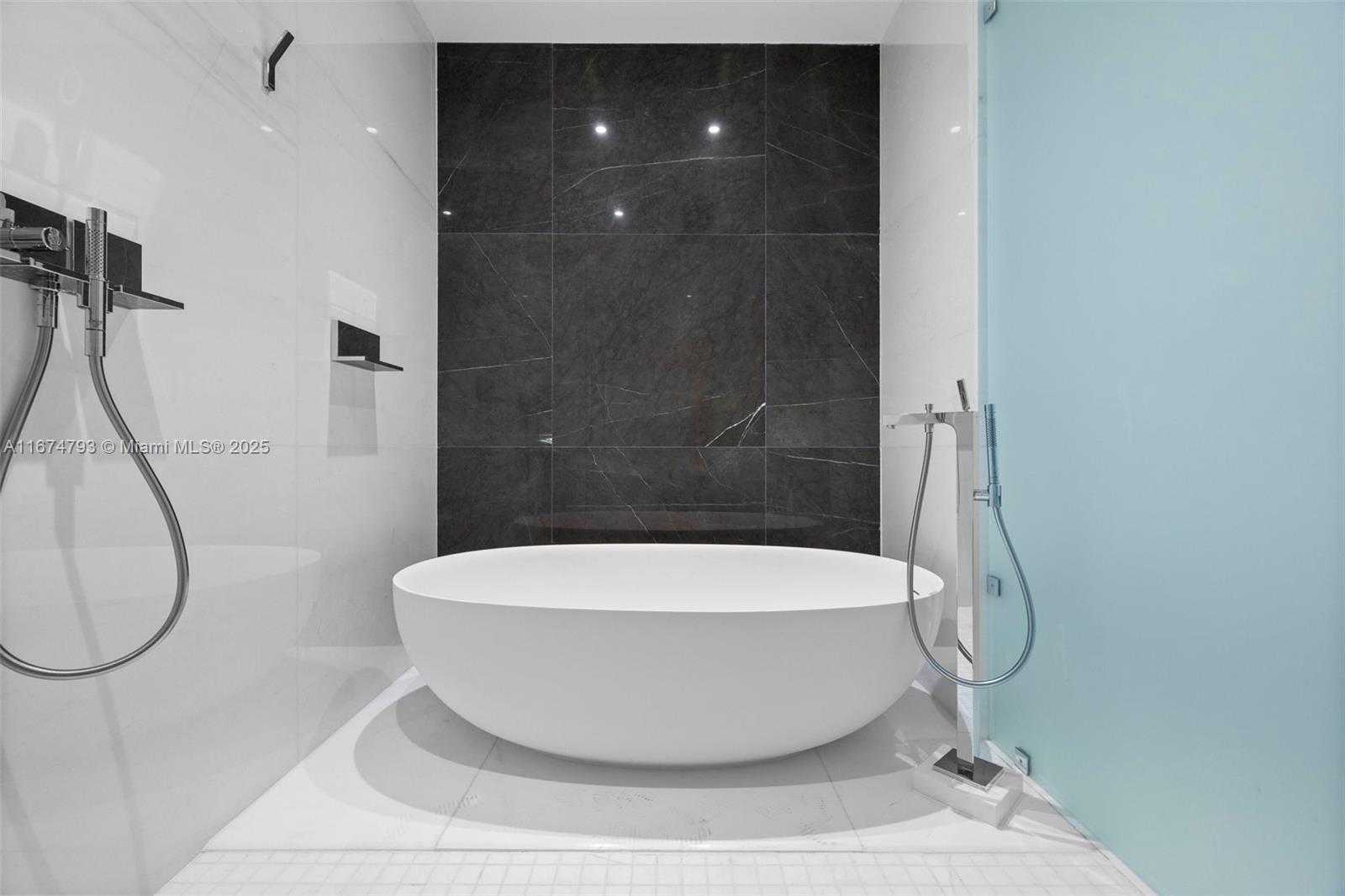 Small Image of 300 BISCAYNE BLVD WAY #2409, Miami Number 38