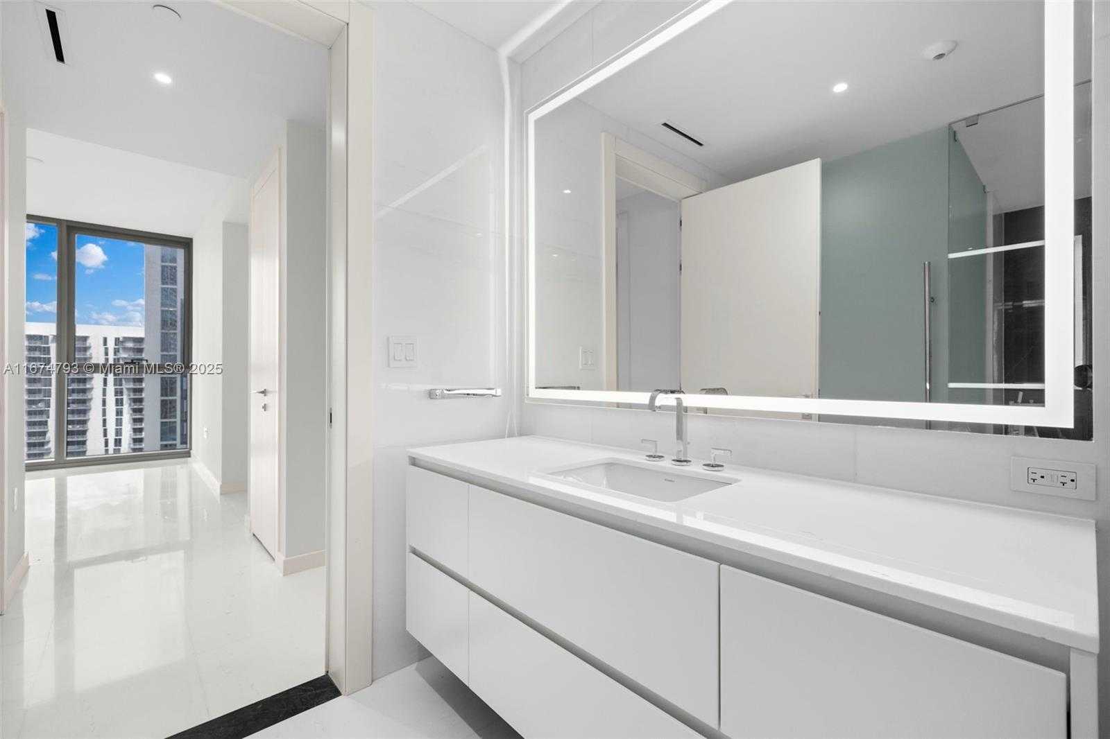 Small Image of 300 BISCAYNE BLVD WAY #2409, Miami Number 39