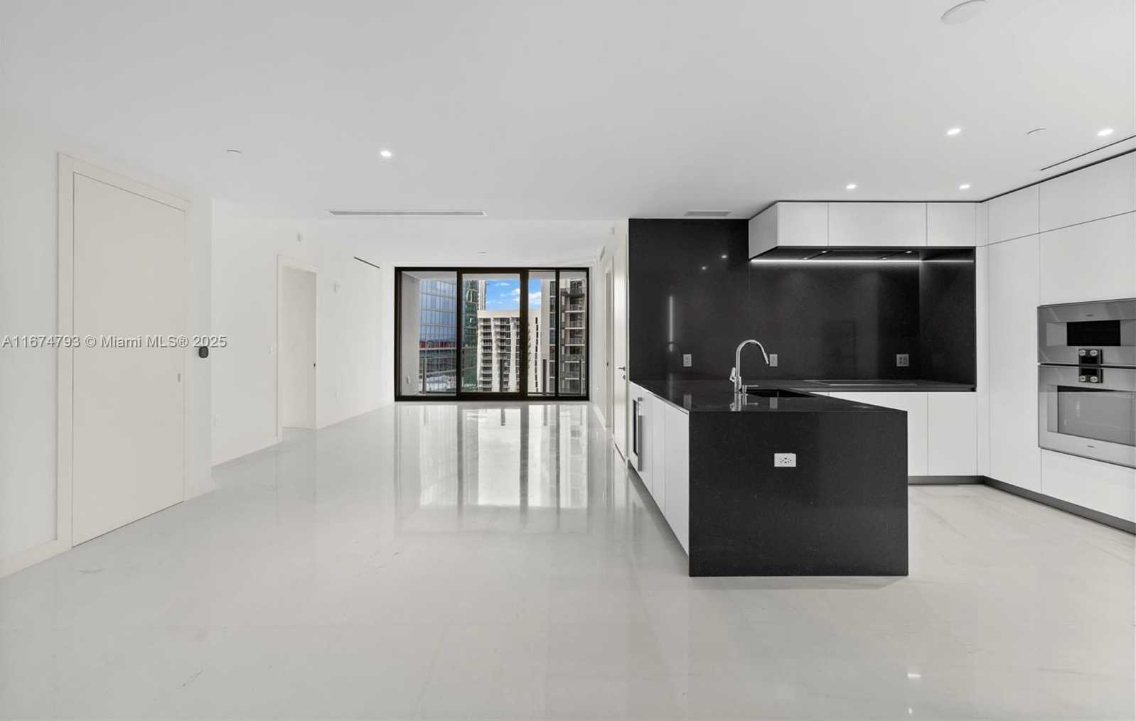 Small Image of 300 BISCAYNE BLVD WAY #2409, Miami Number 4